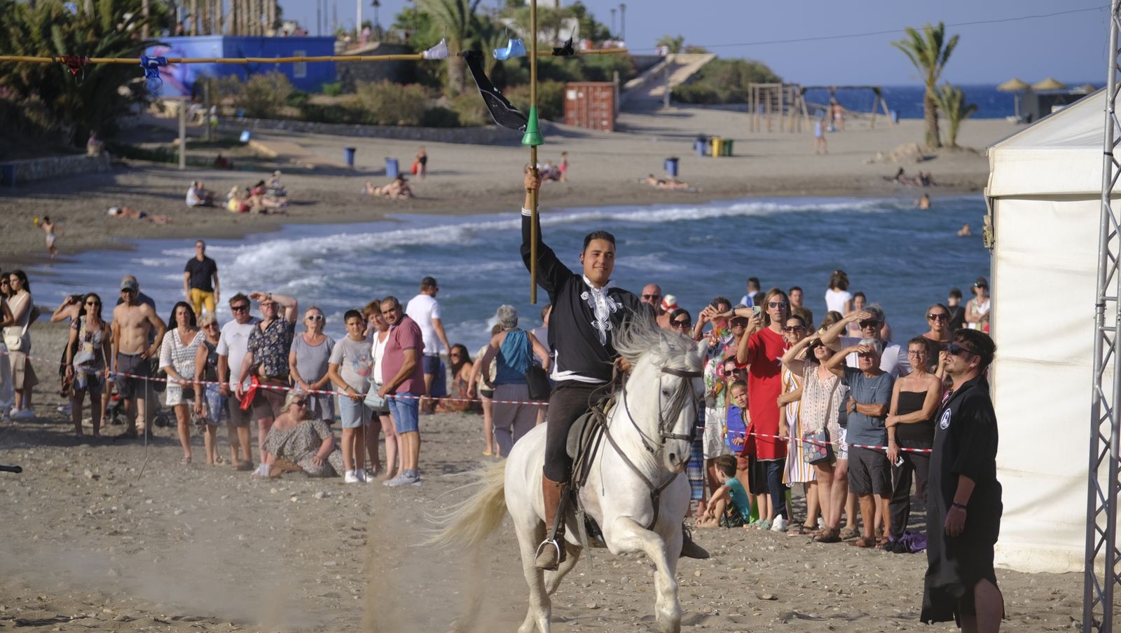 Moros y Cristianos de Mojácar en la Playa del Lance, en imágenes
