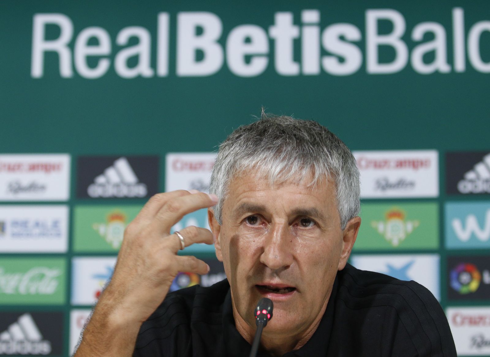 Setién en rueda de prensa.