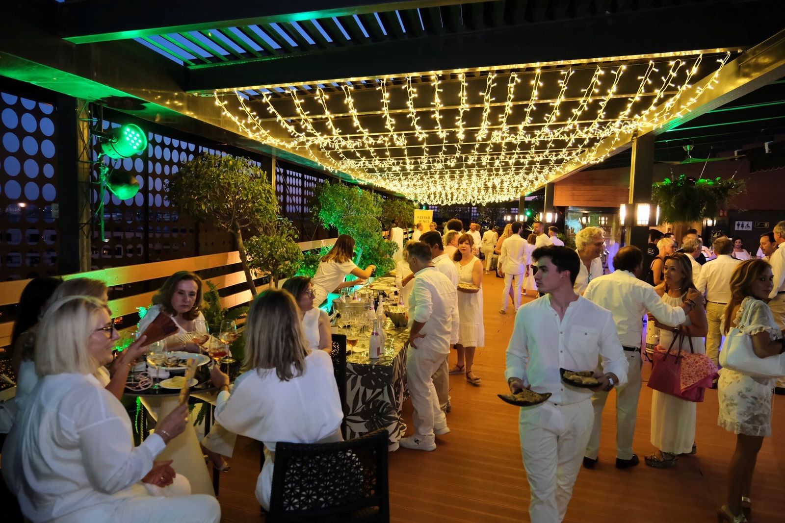 La Fiesta Blanca La Terraza Eurostars Palace de Córdoba, en imágenes