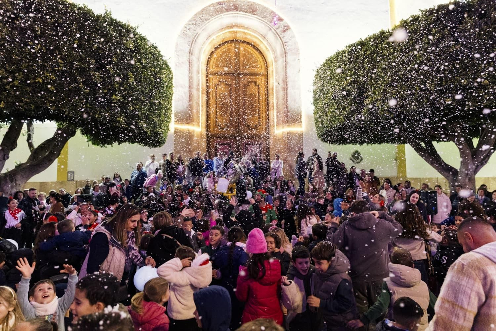 Dalías ilumina la Navidad: así se ha vivido su encendido con luz, color y alegría