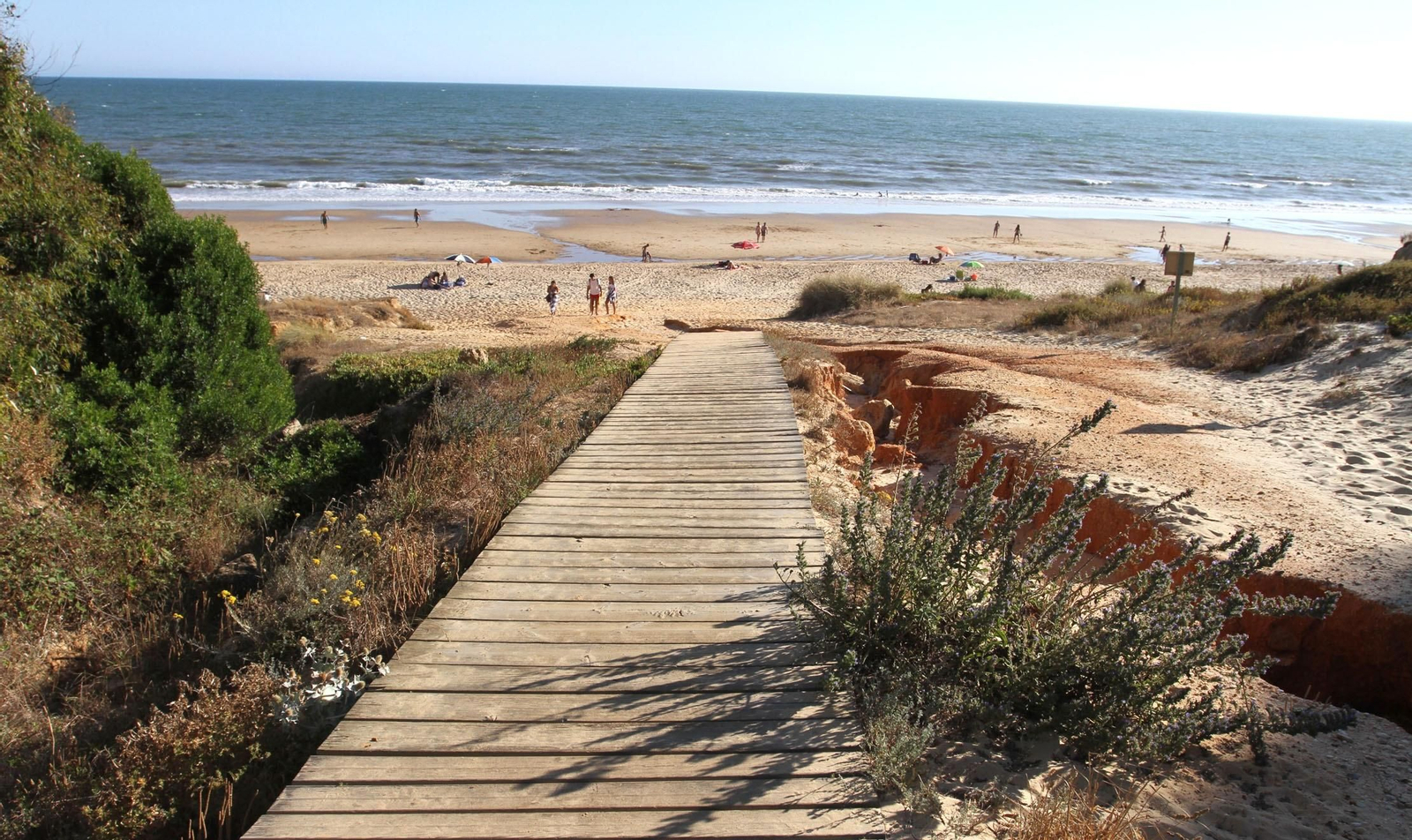 Una playa que brilla por su paisaje natural y también por su llamativo nombre