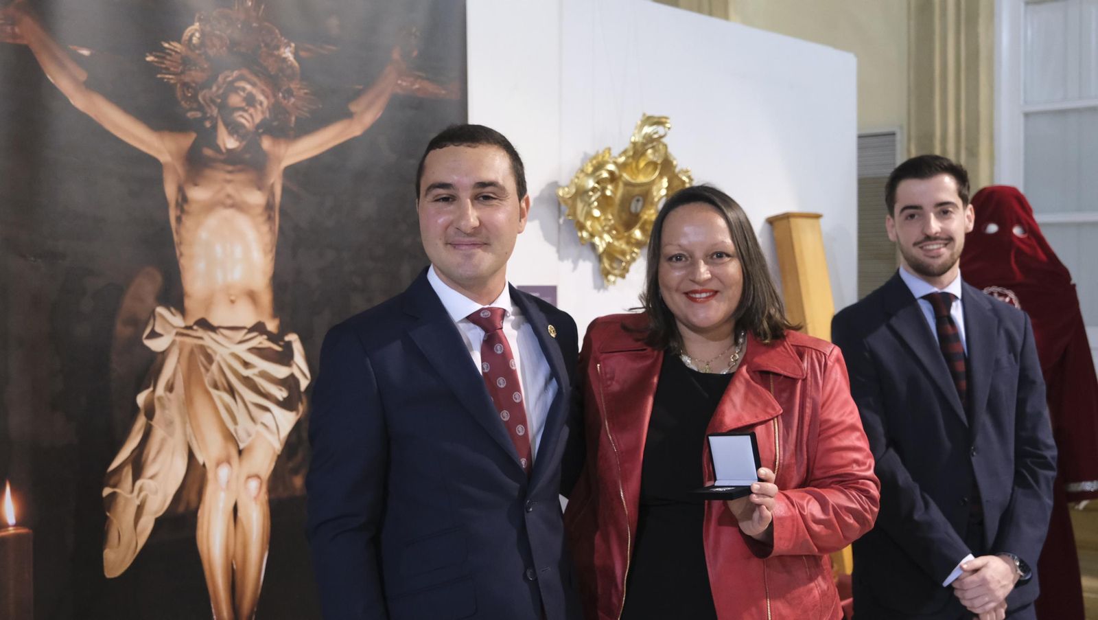 Fotos de la exposición de la Cofradía del Perdón y los Afligidos de Vélez Rubio en la Diputación de Almería