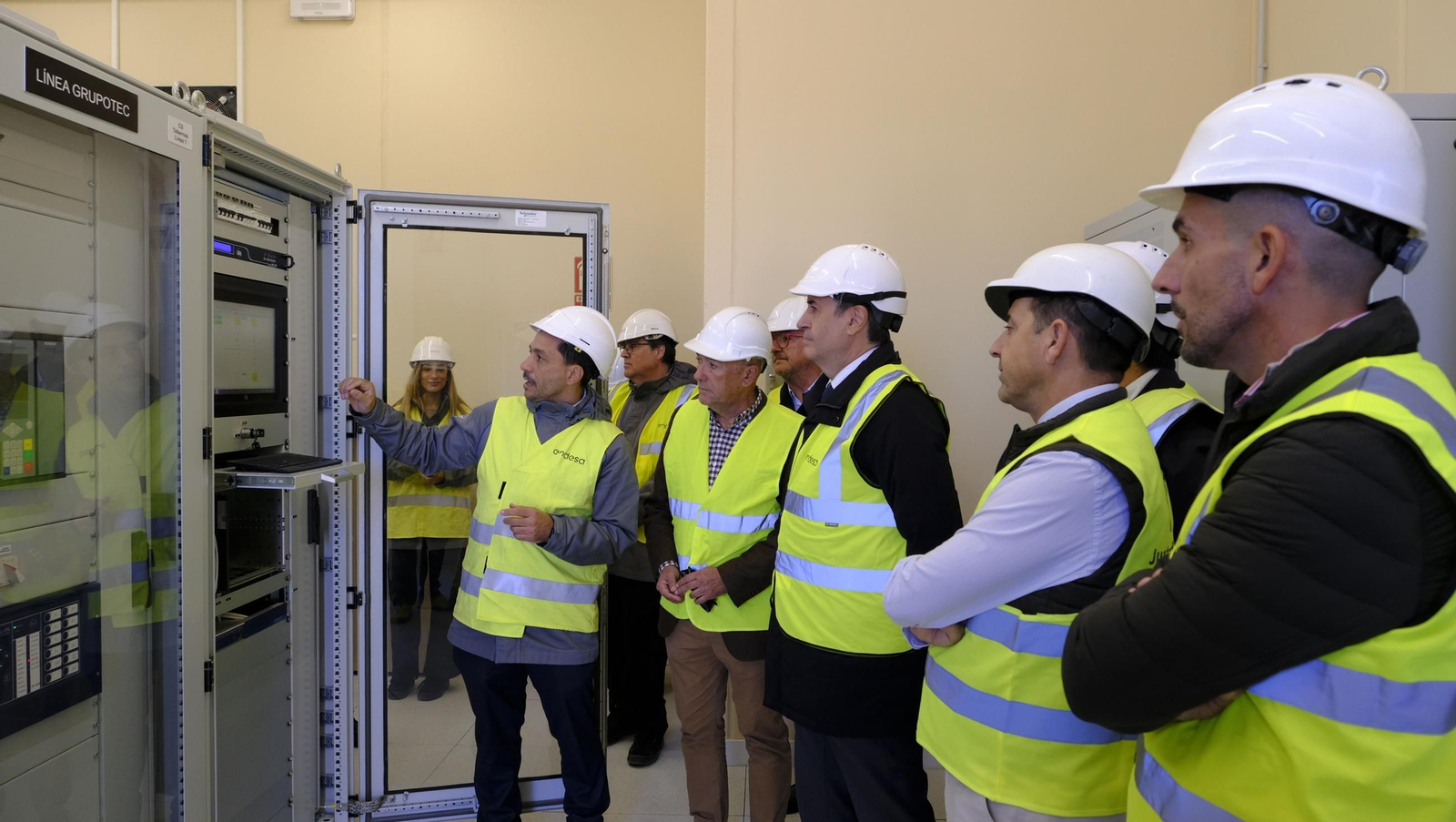 La subestación eléctrica de Endesa en Sorbas muestra sus mejoras, en fotos