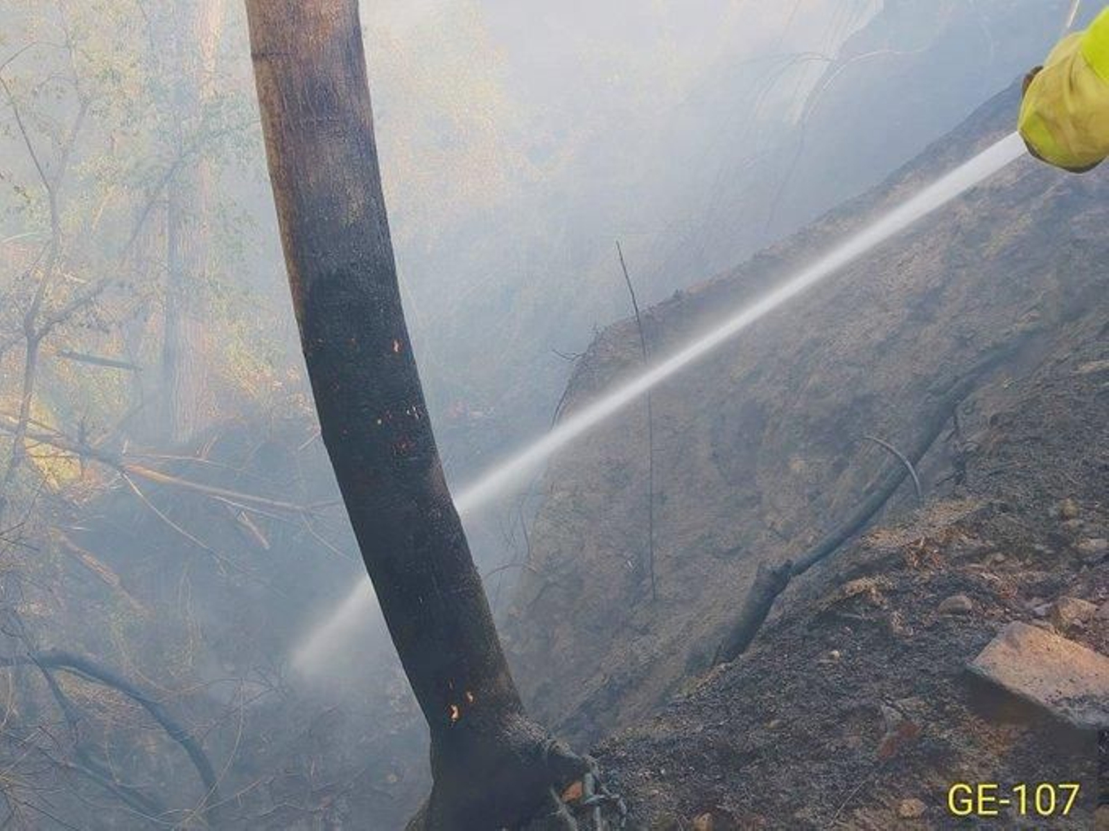 Imagen del incendio en Dúdar difundida por el Infoca.