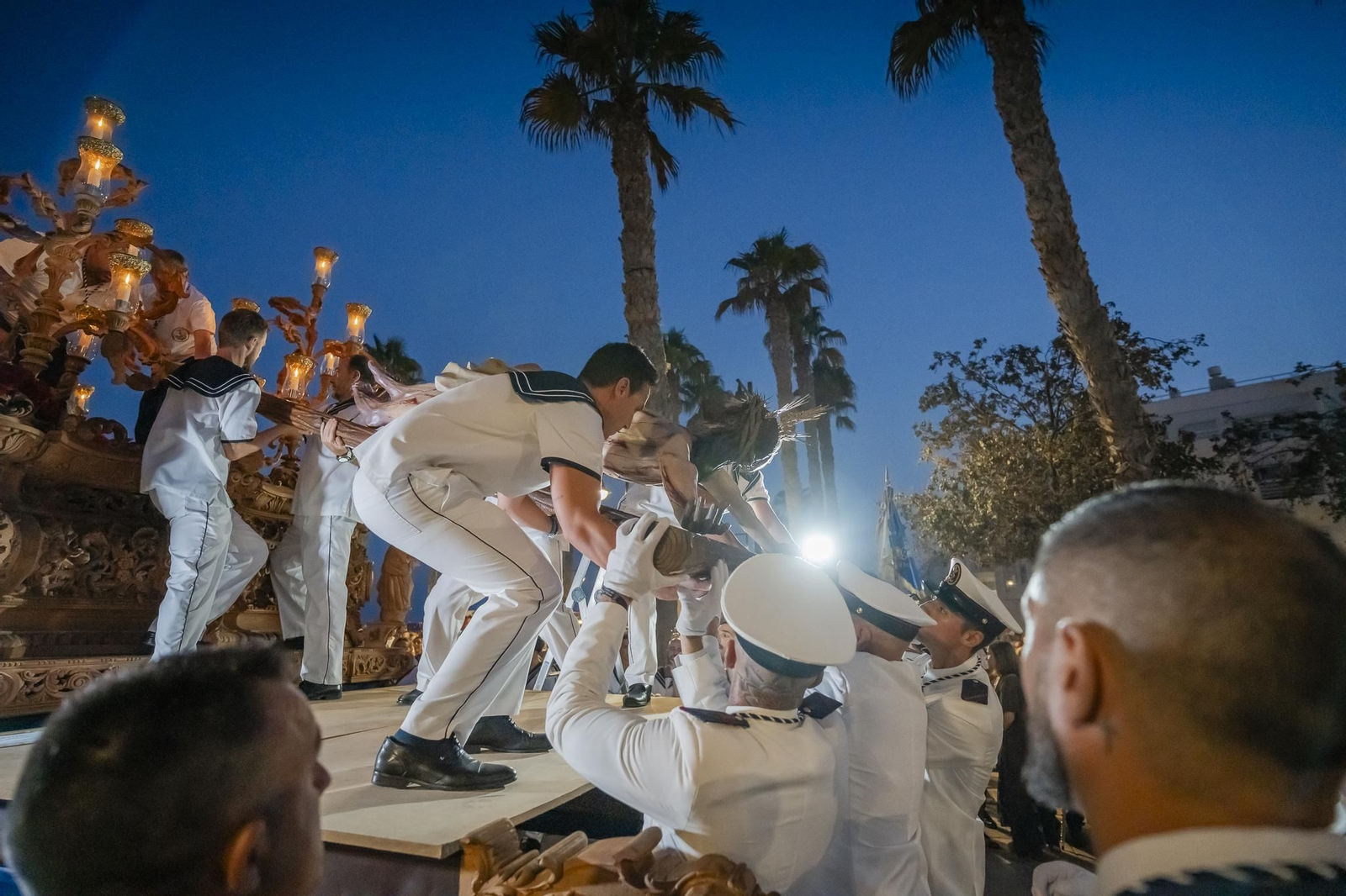 Así fue la procesión del Santísimo Cristo del Mar en el Puerto de Roquetas.