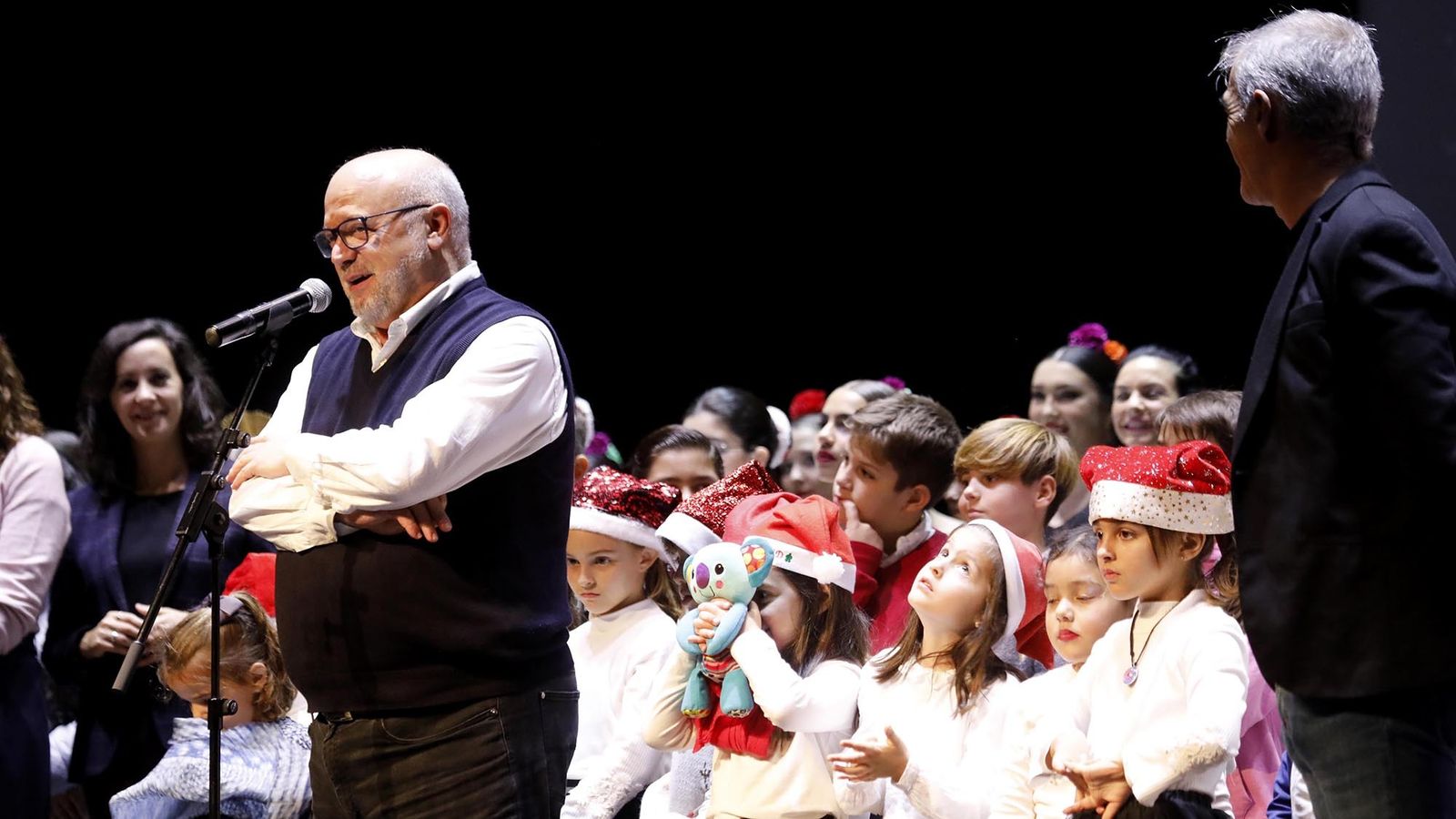 Las fotos de la Gala Solidaria de Navidad de la Escuela Municipal de Música, Danza y Teatro "Jose María Sánchez -Verdú"