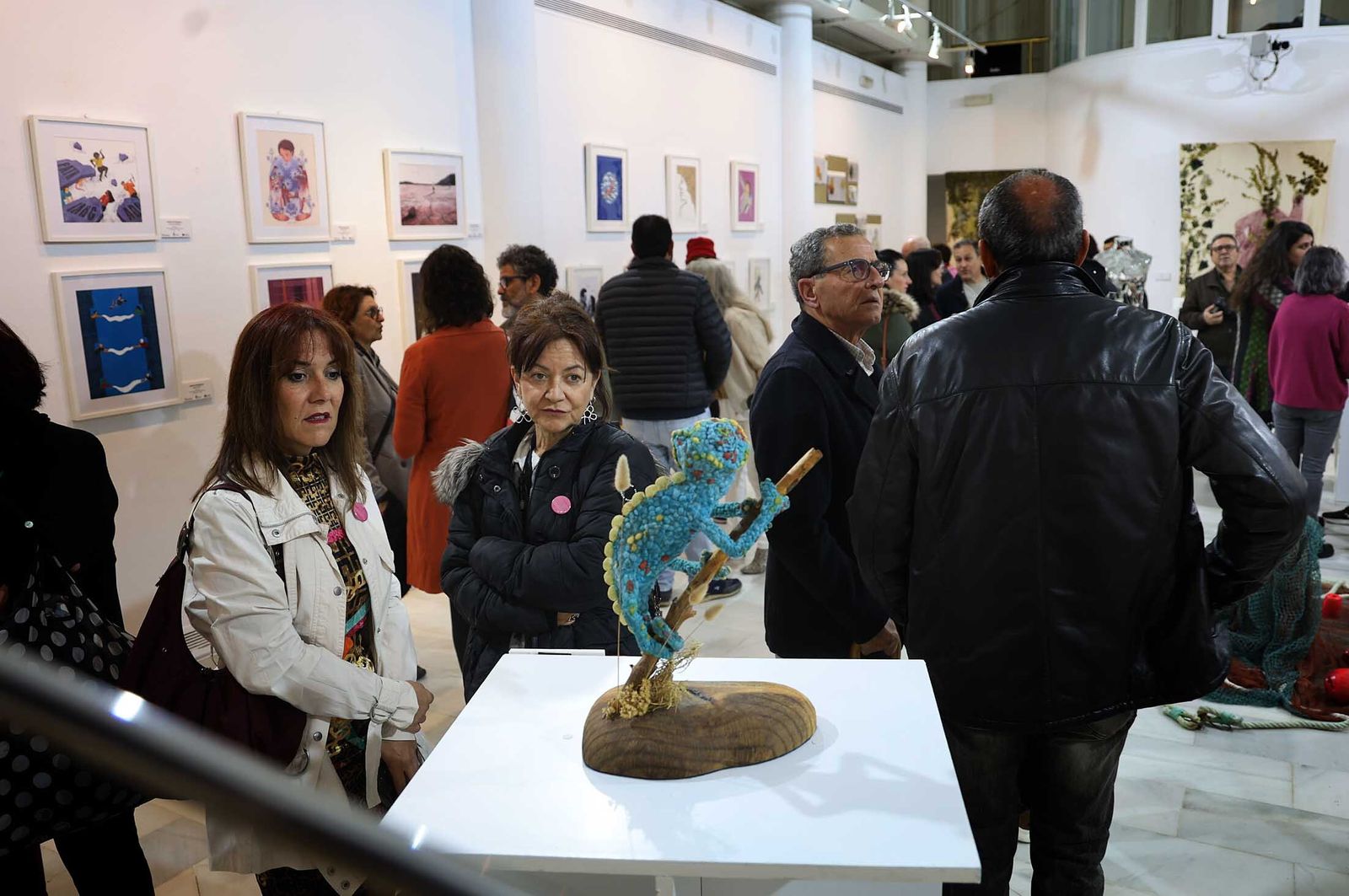 Imágenes del acto de clausura de la exposición "Bajo un mismo latido", en la Casa Colón de Huelva