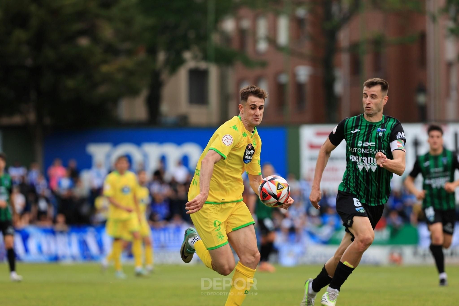 El ariete almeriense Iván Barbero en un partido con el Deportivo