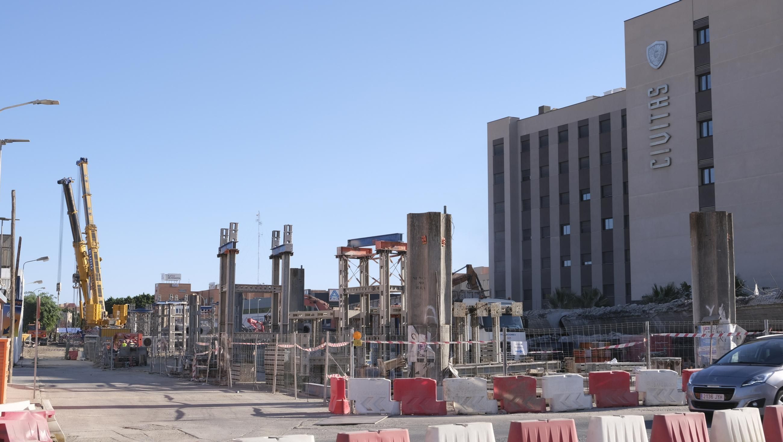 El Puente de la Avenida del Mediterráneo ya es historia, en imágenes