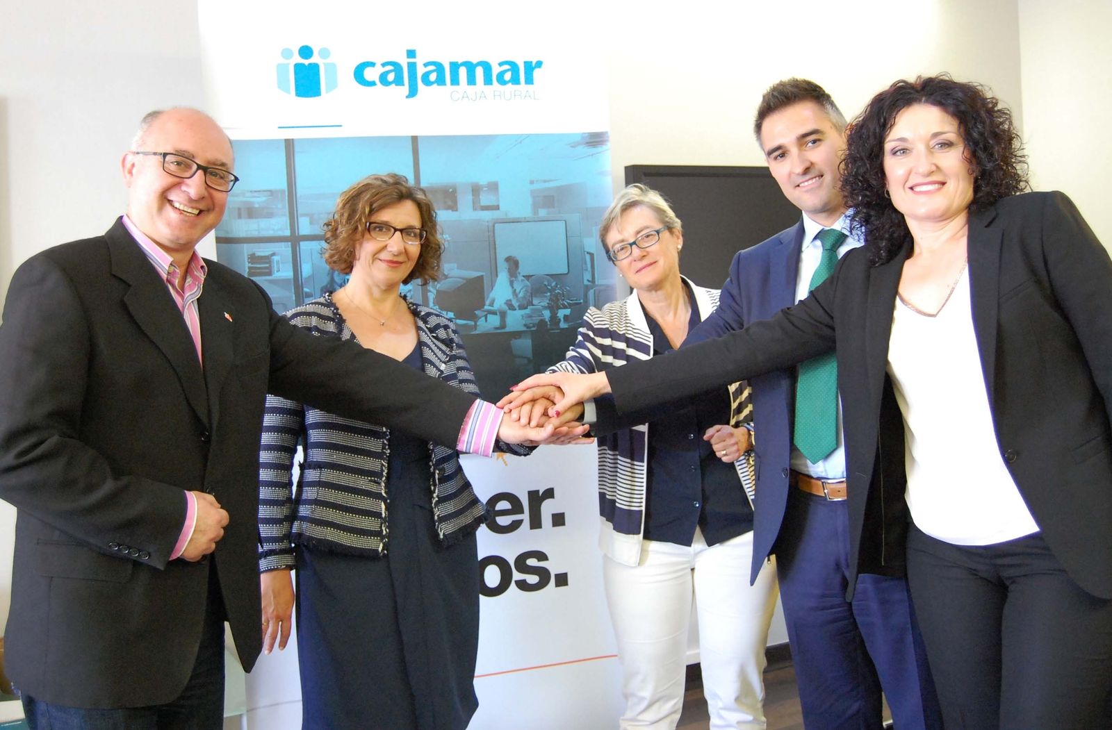 Momento de la rúbrica entre Cajamar y la Asociación Provincial de Empresarios de Hostelería de Almería.