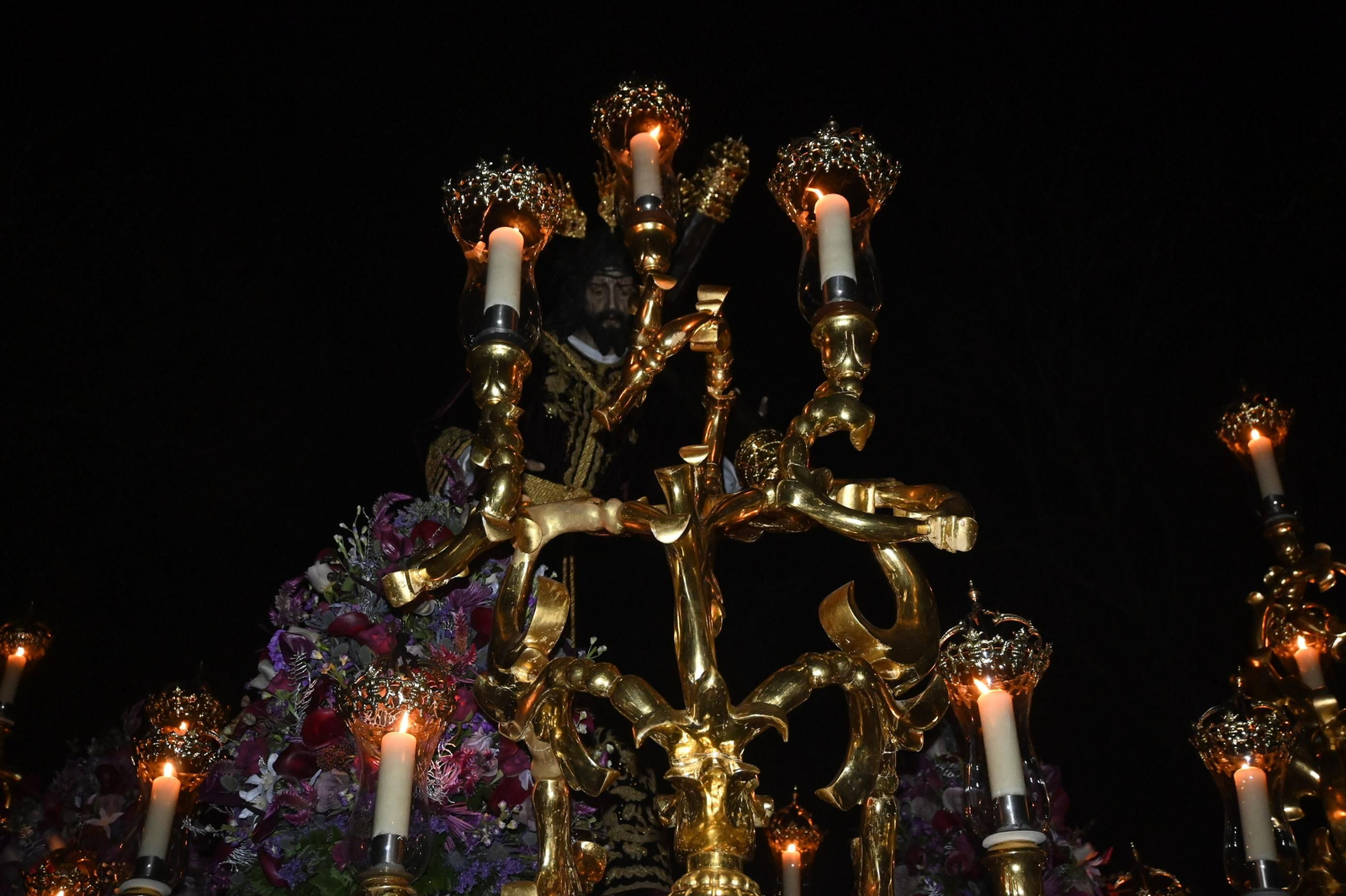 El Vía Crucis de la Semana Santa de Huelva, en imágenes