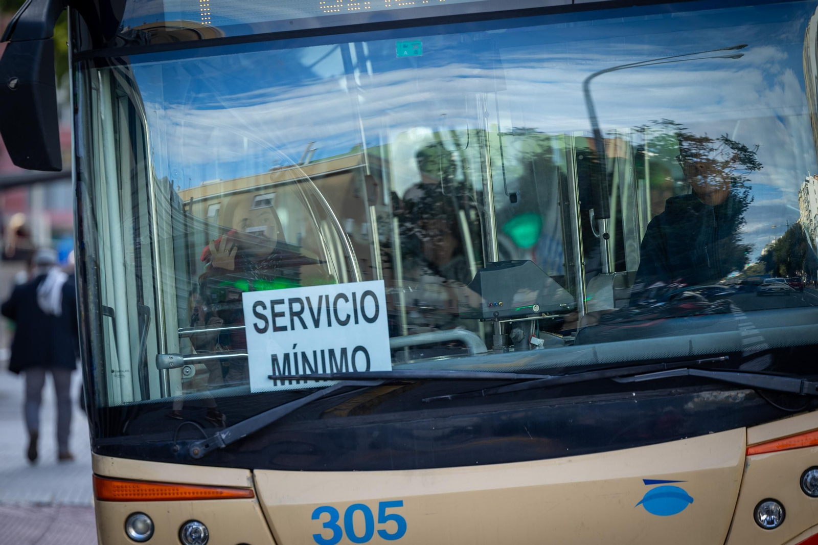 Imágenes de la primera jornada de huelga de autobuses en Cádiz