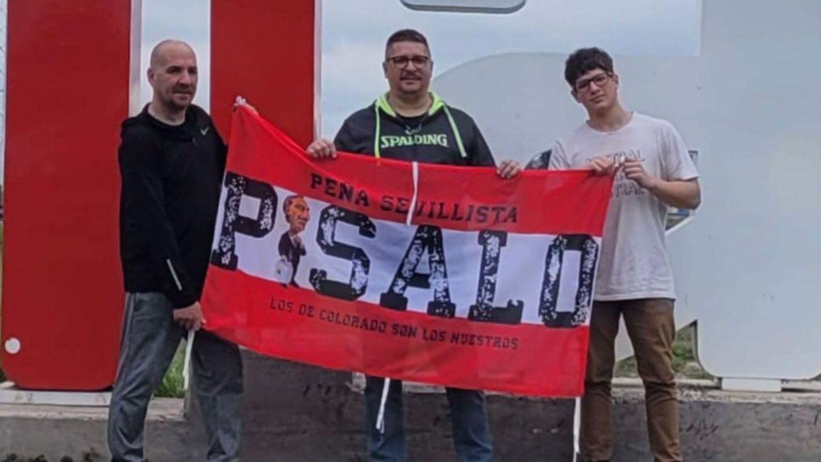 Rubén, junto a su hermano y a su hijo, en el camino a la final entre Estudiantes de La Plata y Vélez