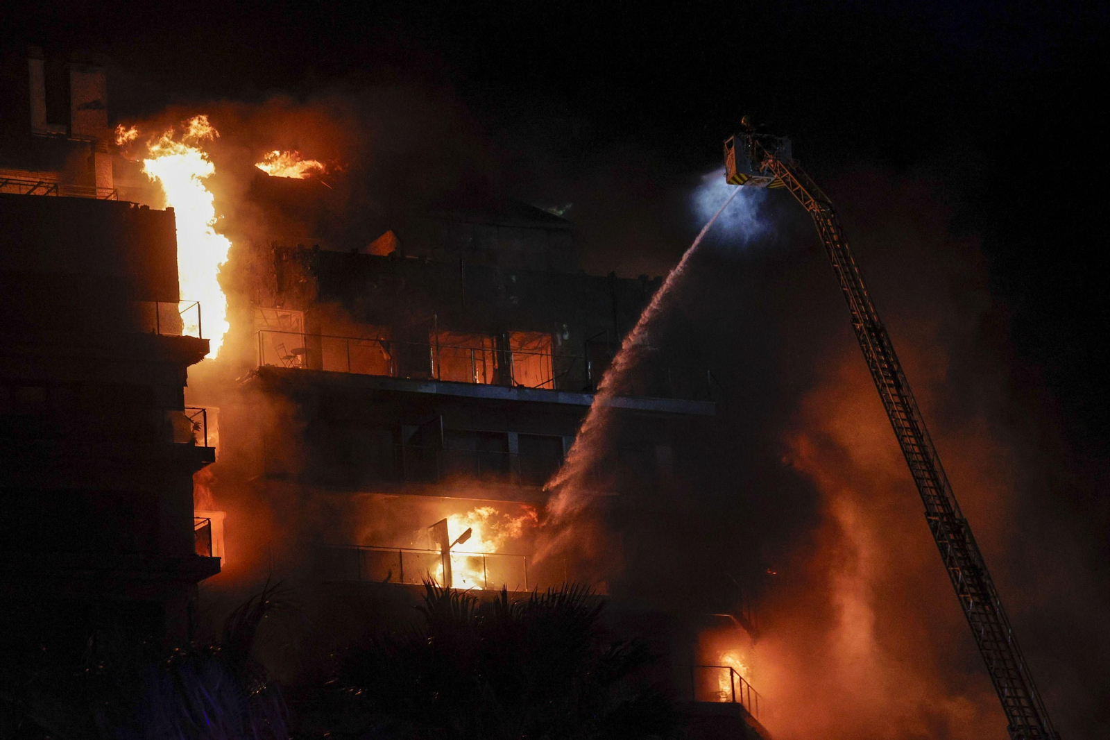 El incendio del edificio en Valencia, en imágenes El incendio del edificio en Valencia, en imágenes