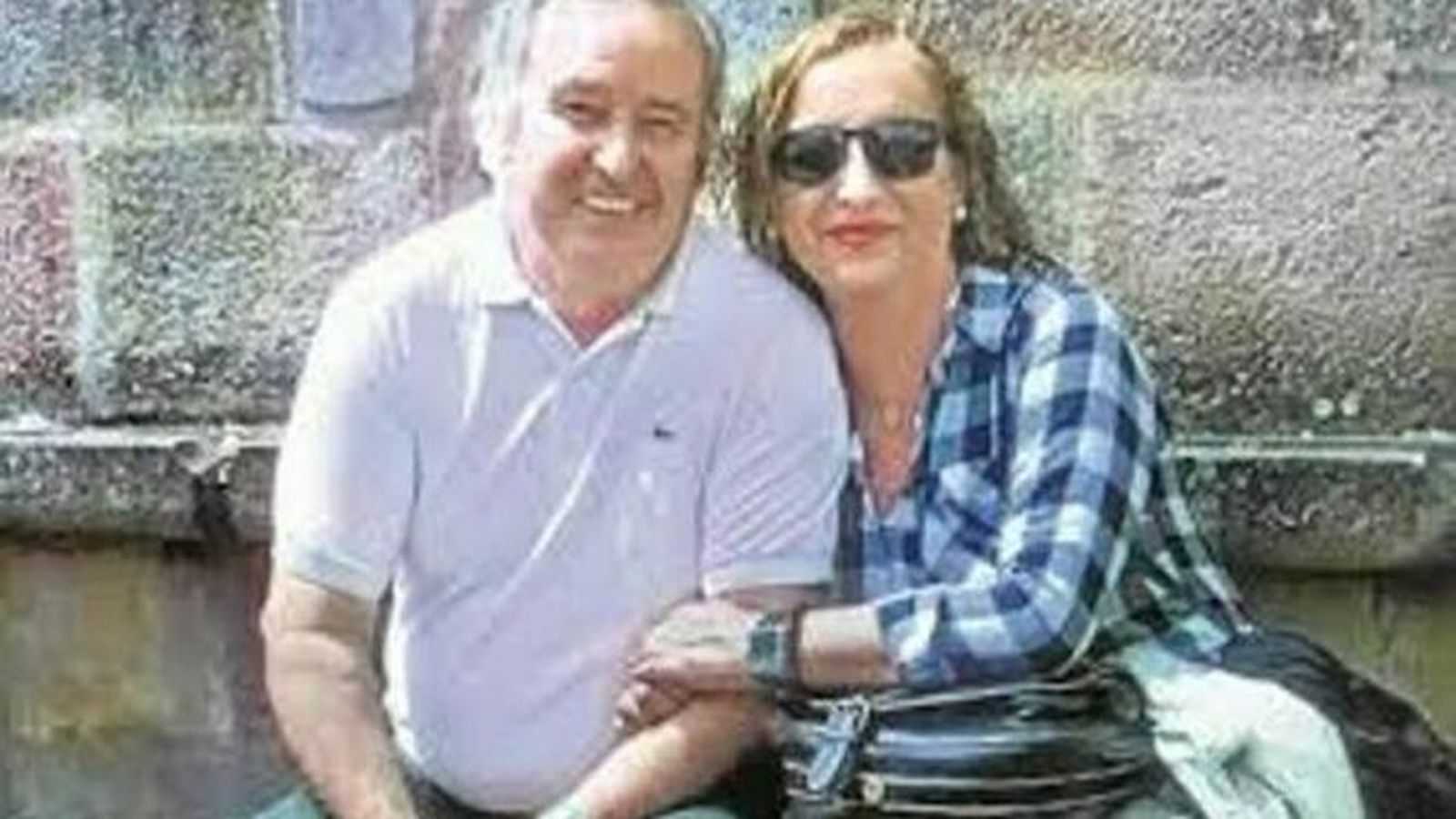 Mari Carmen Merino junto a la víctima