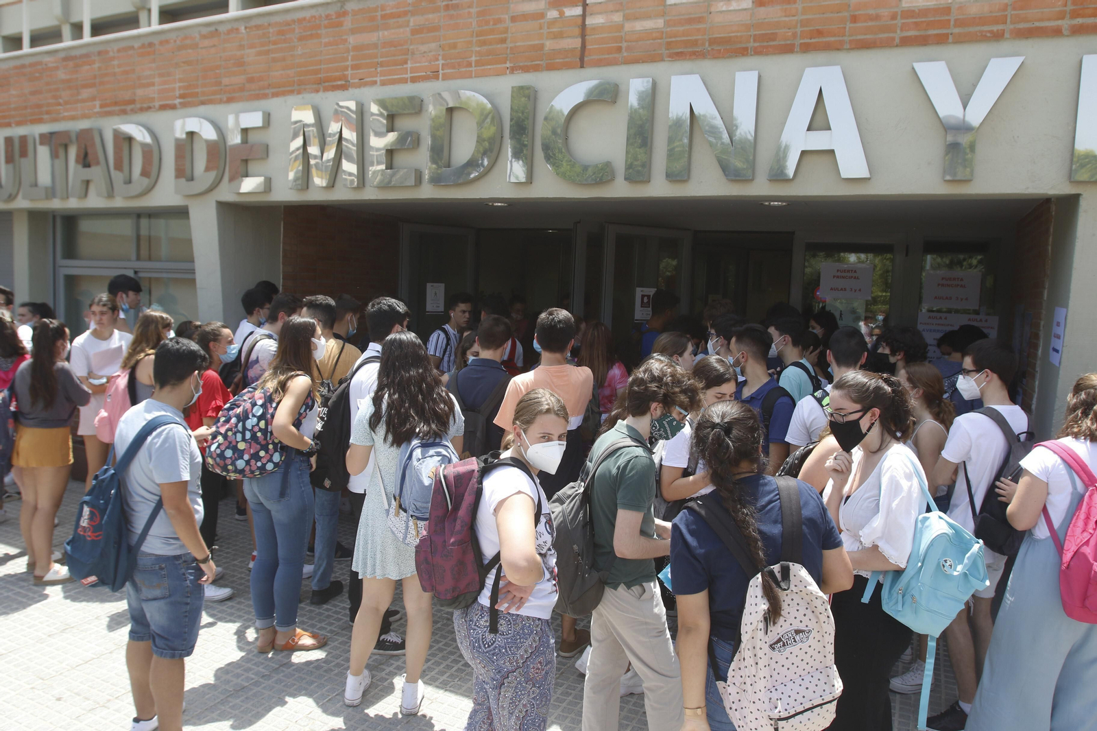 Las fotografías del inicio de la Selectividad del coronavirus en Córdoba Las fotografías del inicio de la Selectividad del coronavirus en Córdoba