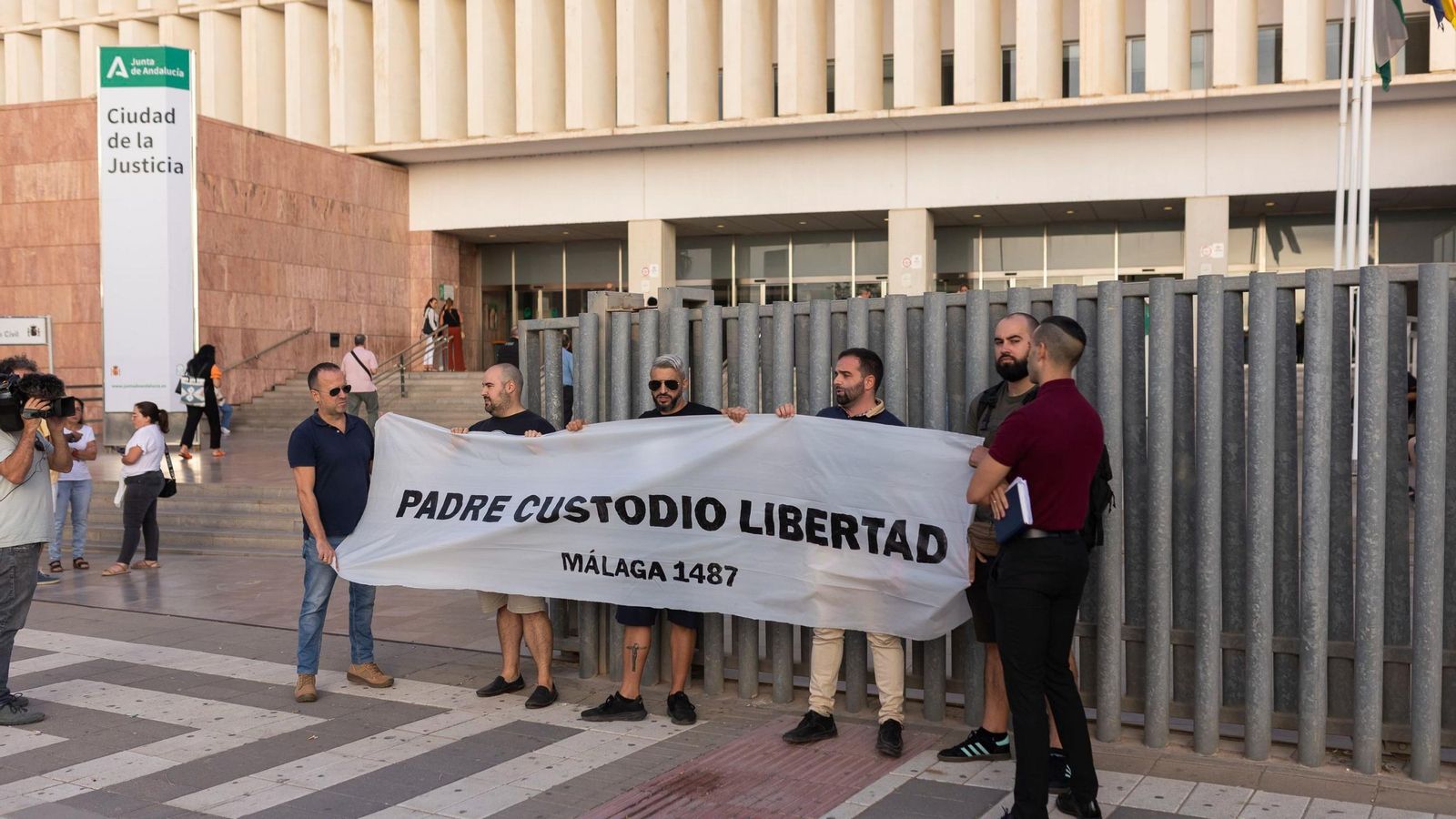La Audiencia de Málaga juzga a un sacerdote por un presunto delito de odio