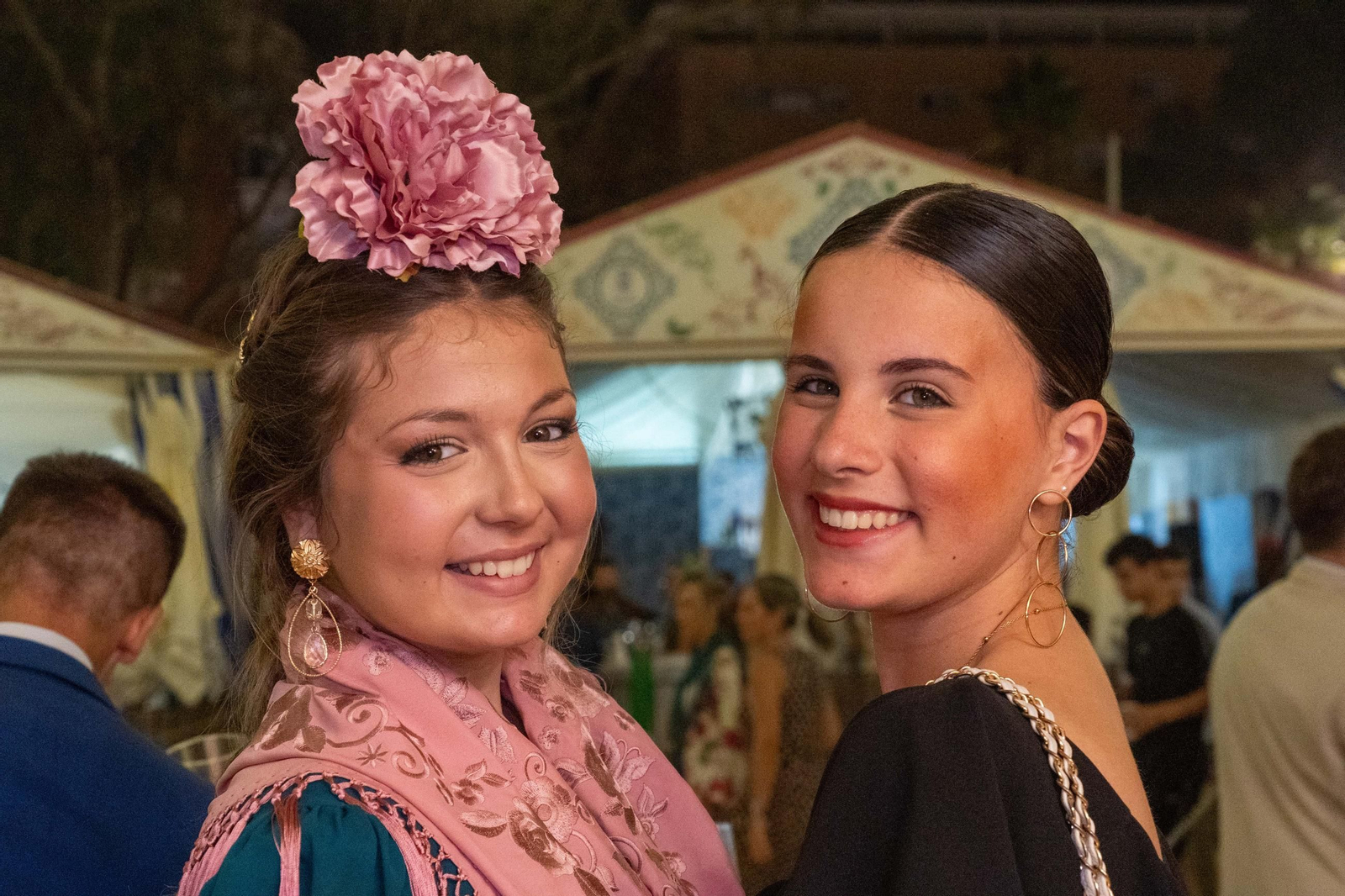 Imágenes del ambiente del ambiente de la noche del domingo en la Feria de Otoño y del Caballo 2025 de Huelva