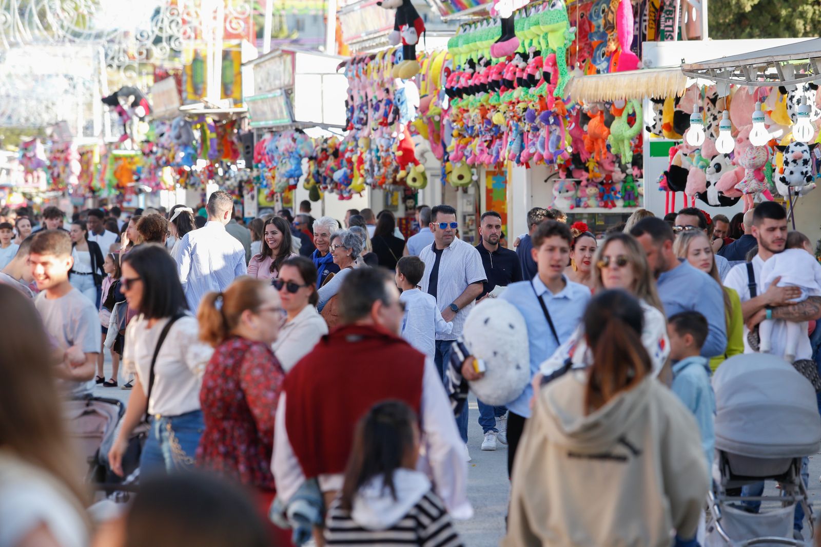Búscate en la fotos del viernes en la feria de Los Barrios