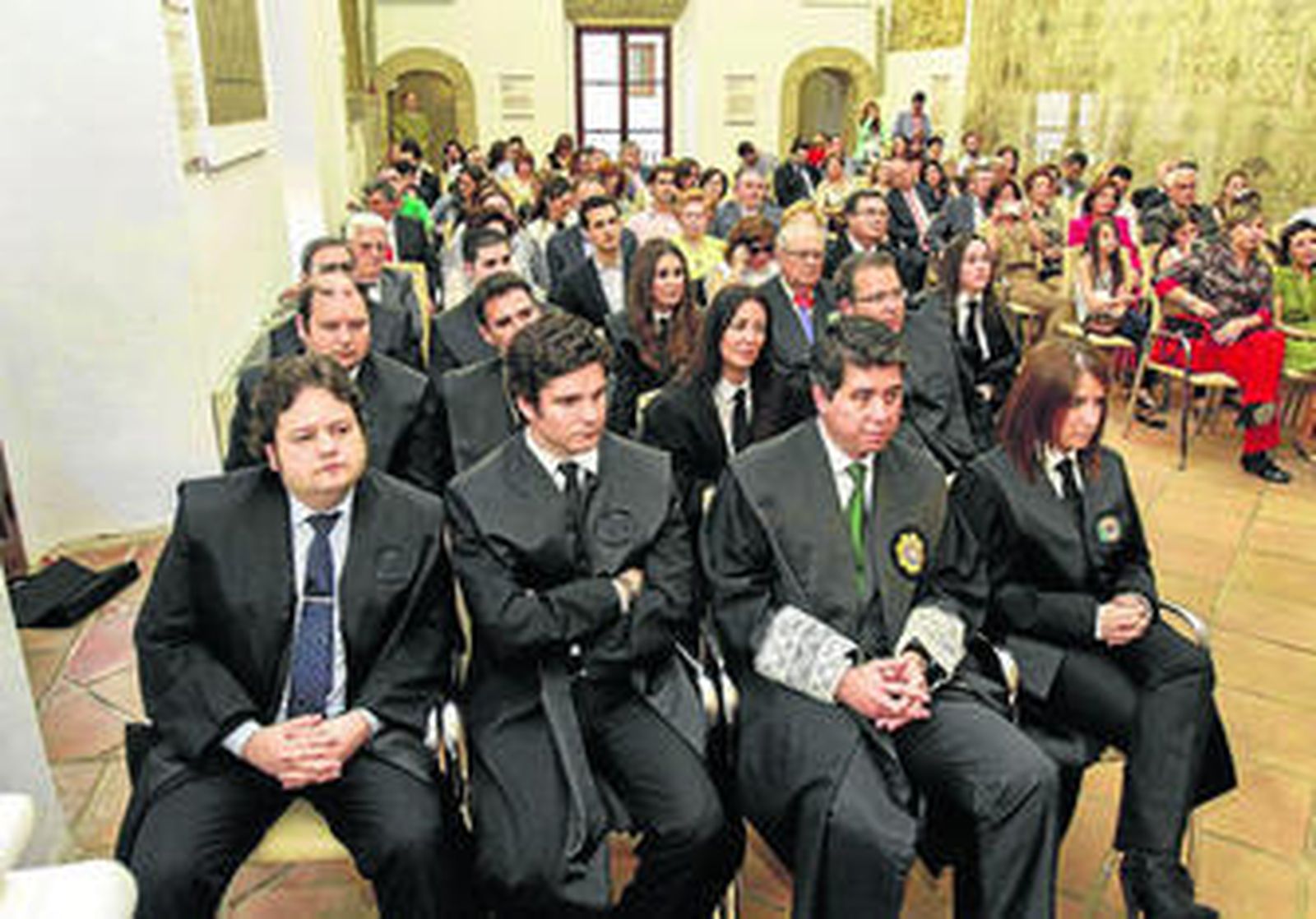 Una jura de nuevos colegiados, en el Alcázar de los Reyes Cristianos.