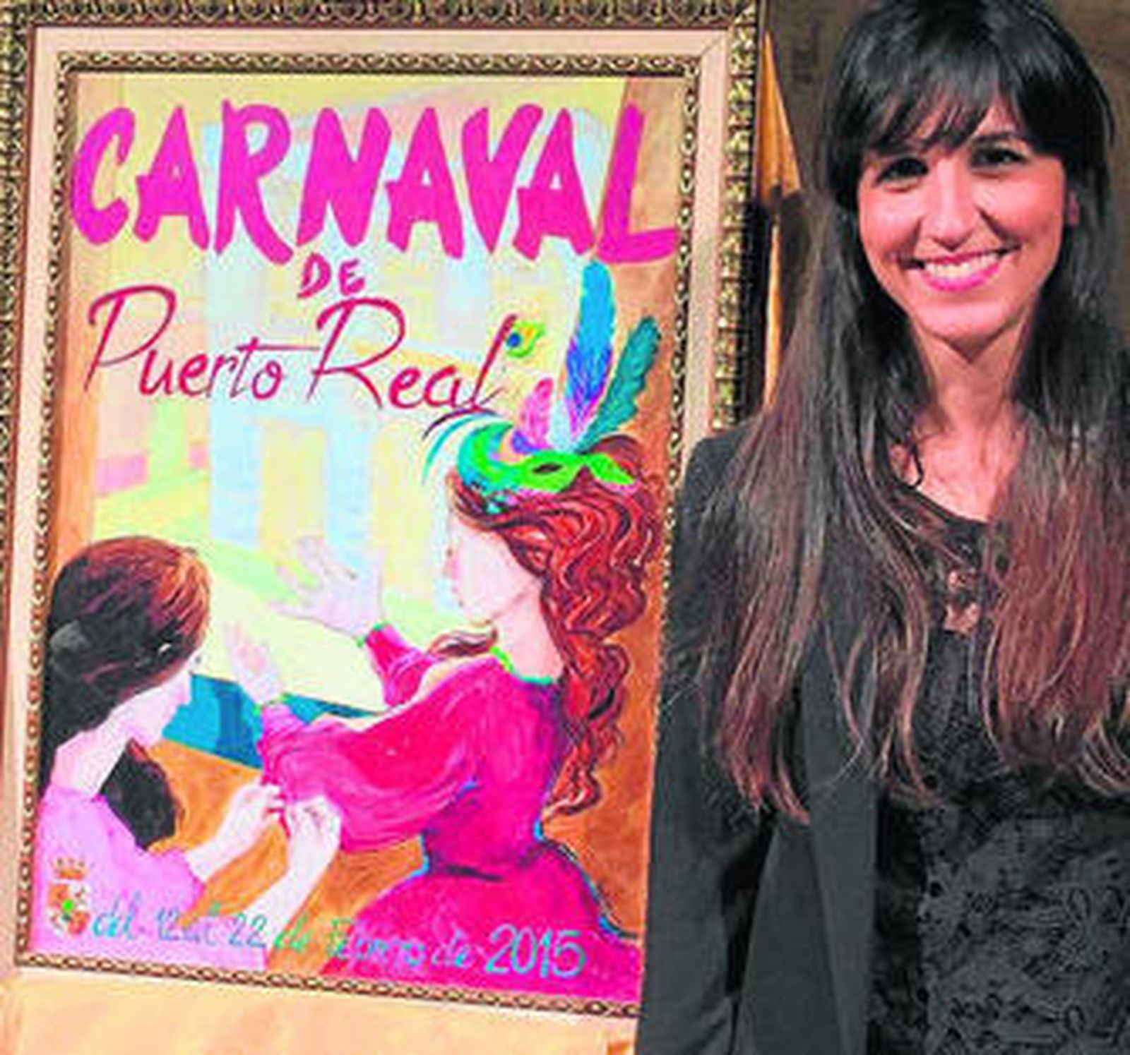 Lucía Ariza posa junto al cartel, tras su presentación.