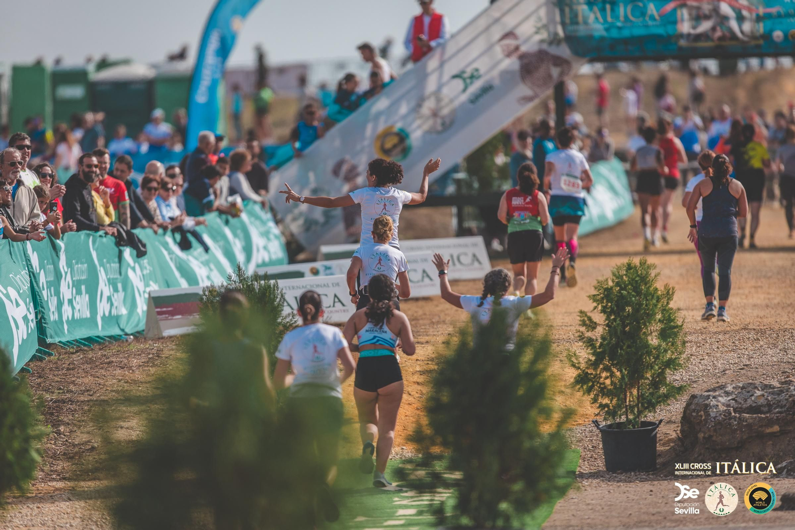 Búscate en las fotos del Cross de Itálica 2025 | 1