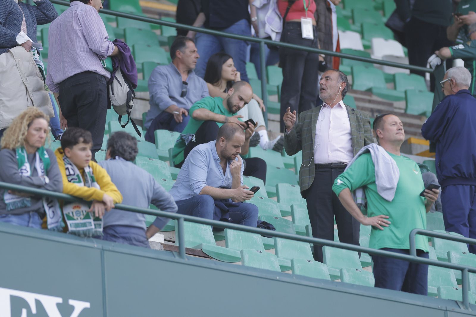 Búscate en las fotos del Betis-Manchester