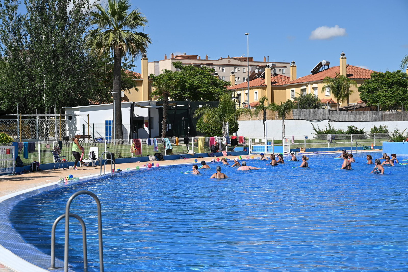 Apertura de piscinas en Arena Village