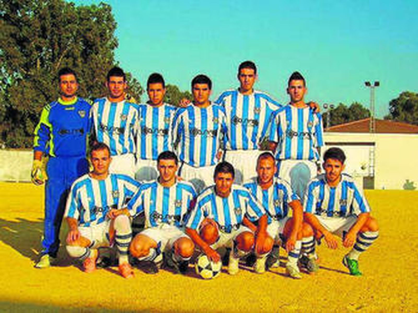 Formación del CD Zarza en un partido de esta temporada.