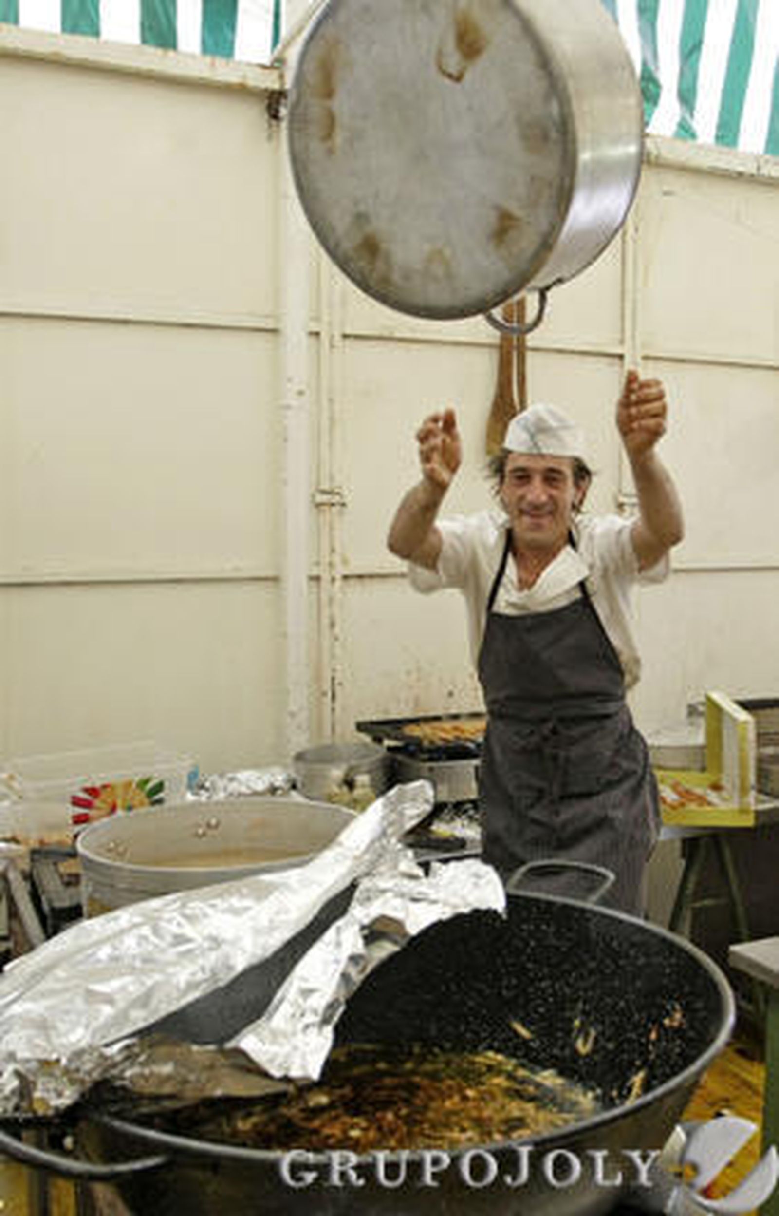 Nada como un buen plato de jamón y una copita manzanilla para refrescar la jornada de feria.

Foto: Erasmo Fenoy