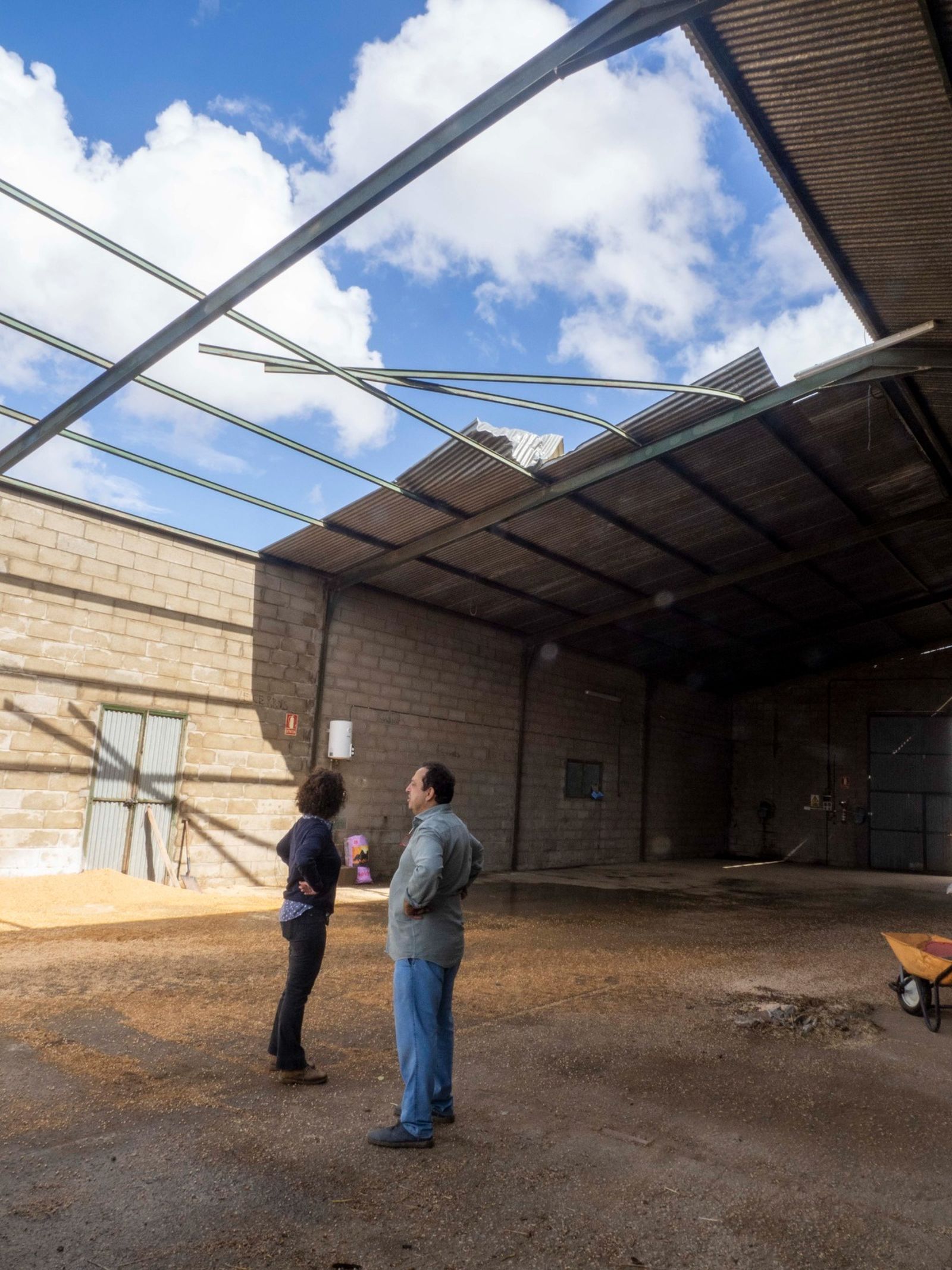 Imágenes de los destrozos provocados por un tornado en Villanueva de los Castillejos
