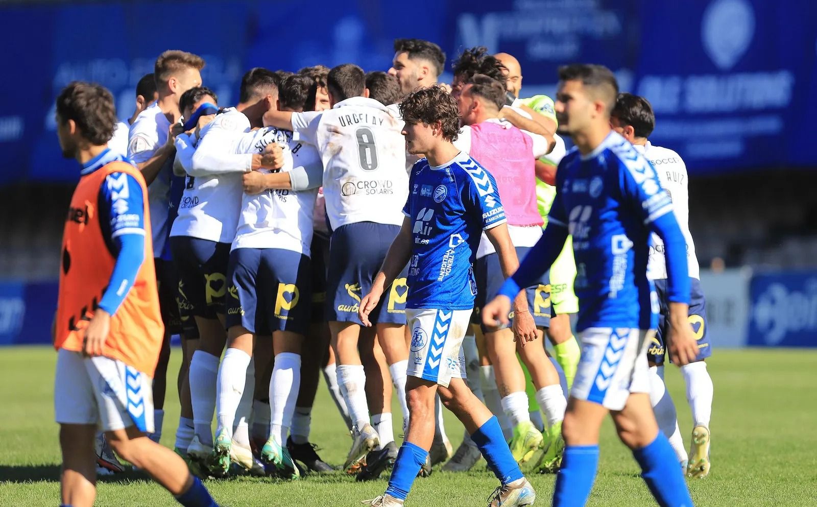 Los jugadores del UCAM celebran la victoria contra el Xerez DFC en Chapín en el partido de la temporada pasada.
