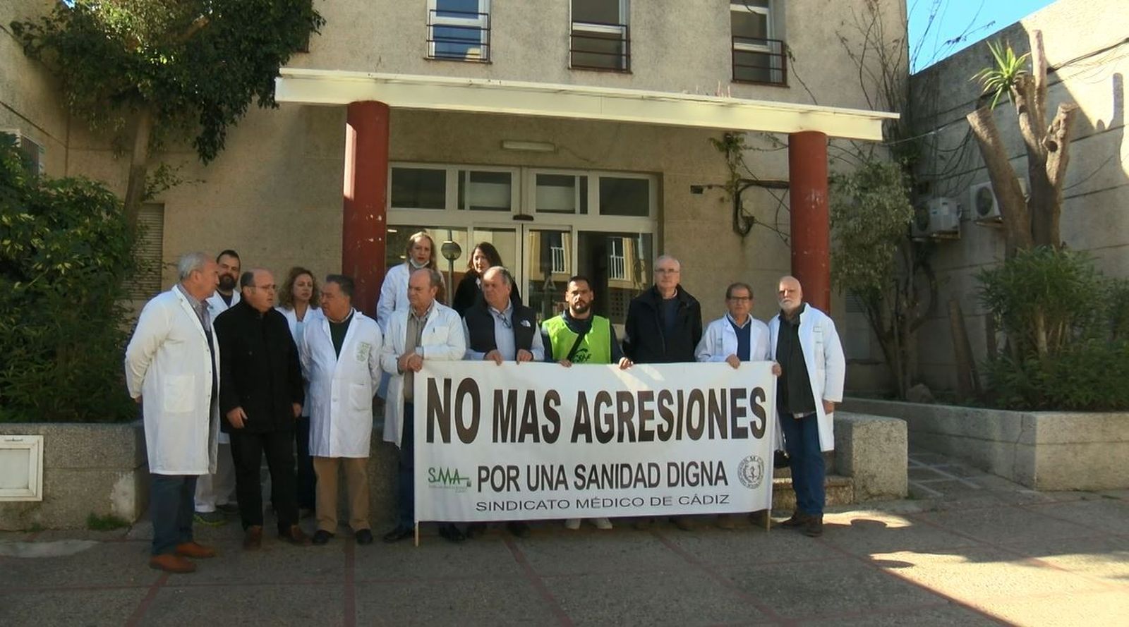 protesta contra las agresiones en el Centro de Salud Ribera del Muelle de Puerto Real