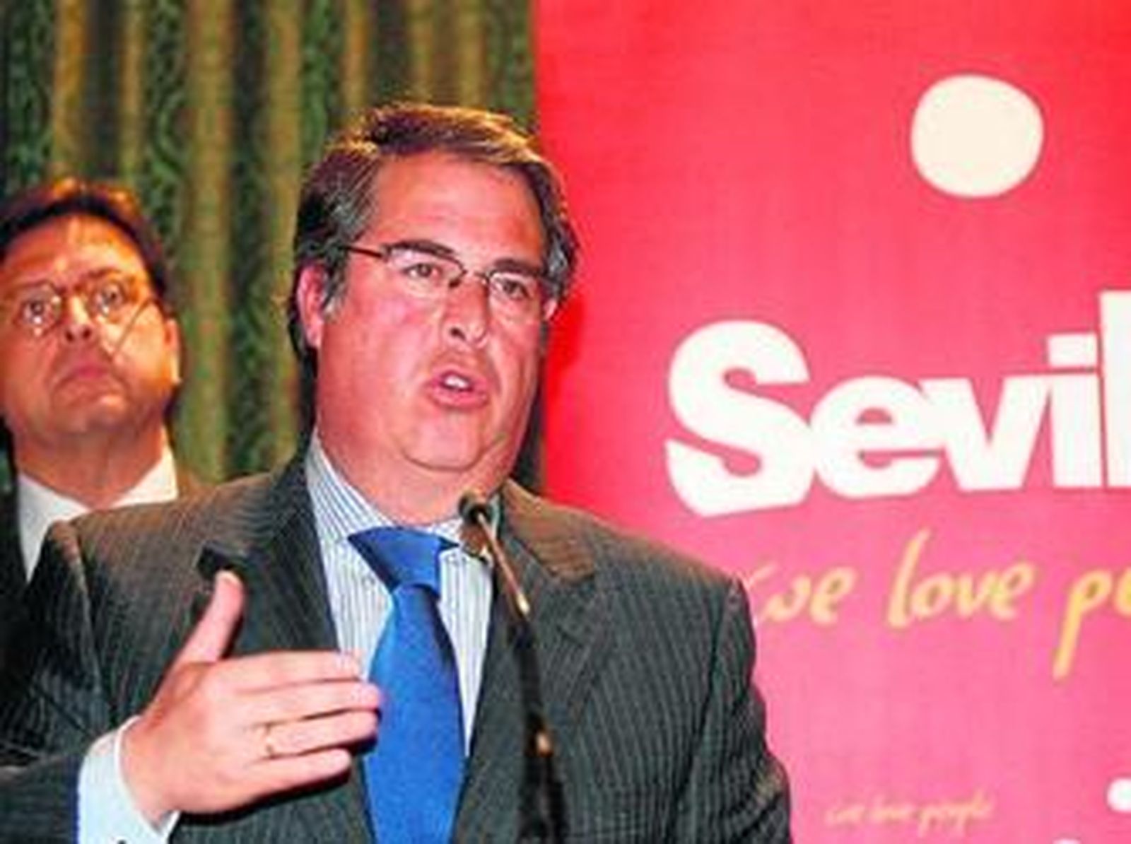 El delegado Gregorio Serrano y Antonio Castaño (Consorcio de Turismo).