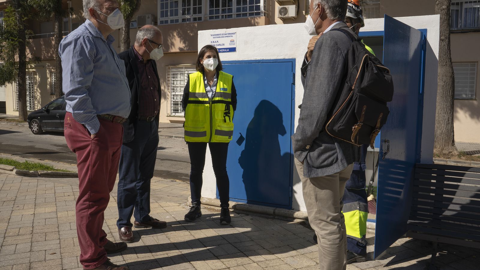 Los ediles Ignacio Bermejo y Antonio Rojas junto a Federico Fernández, asesor en Medio Ambiente, y responsables de Hidralia.