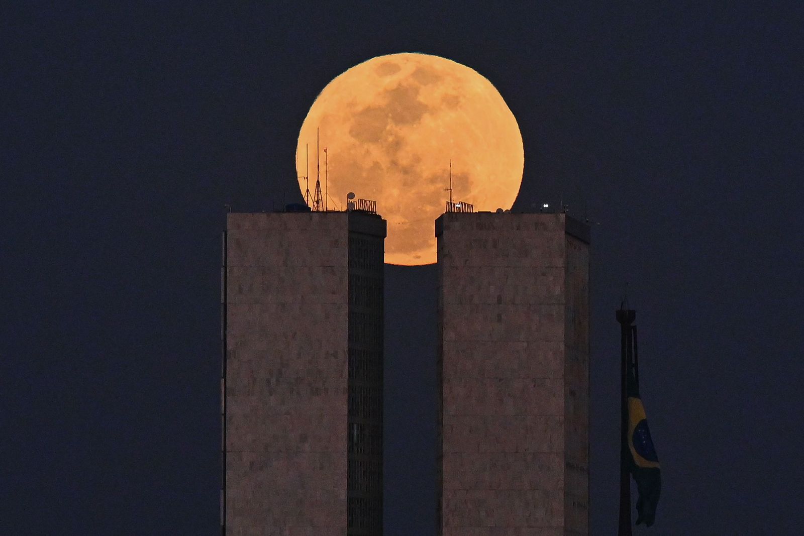La Superluna azul captada en diferentes partes del planeta: un disfrute visual de la Luna del Esturión