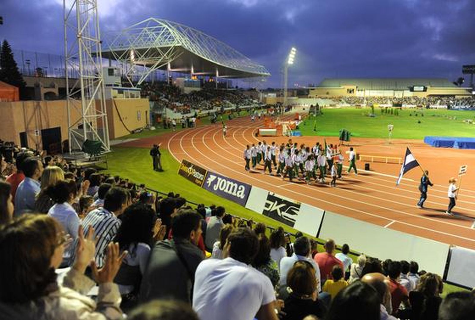 Luz y color en Bahía Sur en la ceremonia de apertura de los XIV Juegos Iberoamericanos San Fernando 2010. 

Foto: Elias Pimentel y Joaquin Pino