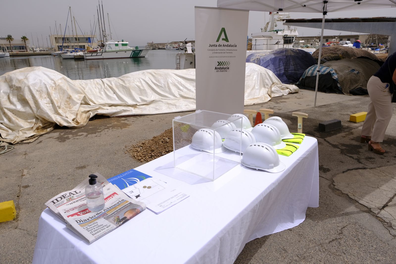 Primera piedra de la nueva lonja del Puerto Pesquero de Roquetas de Mar