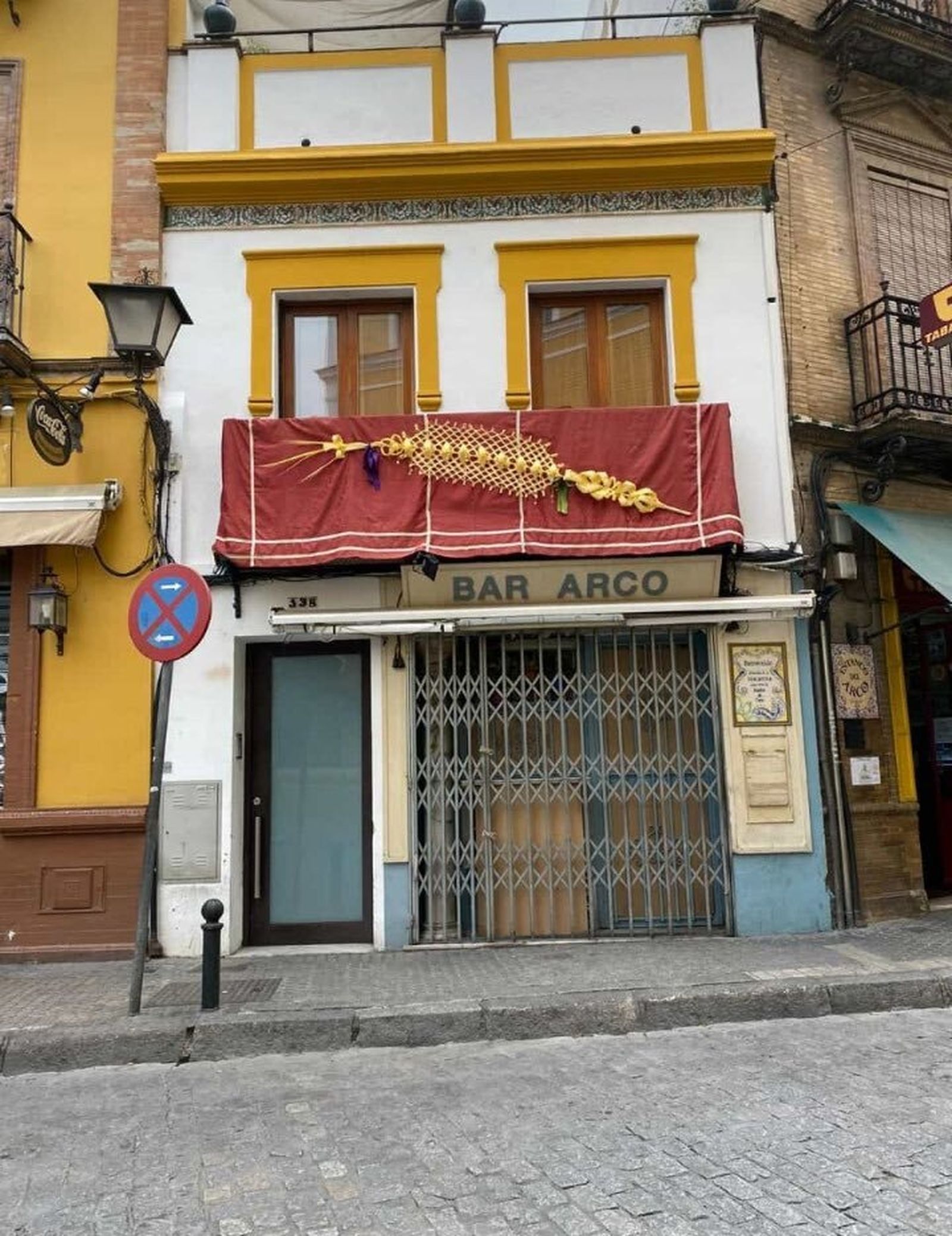 Balcón en la calle San Luis, junto a la Macarena
