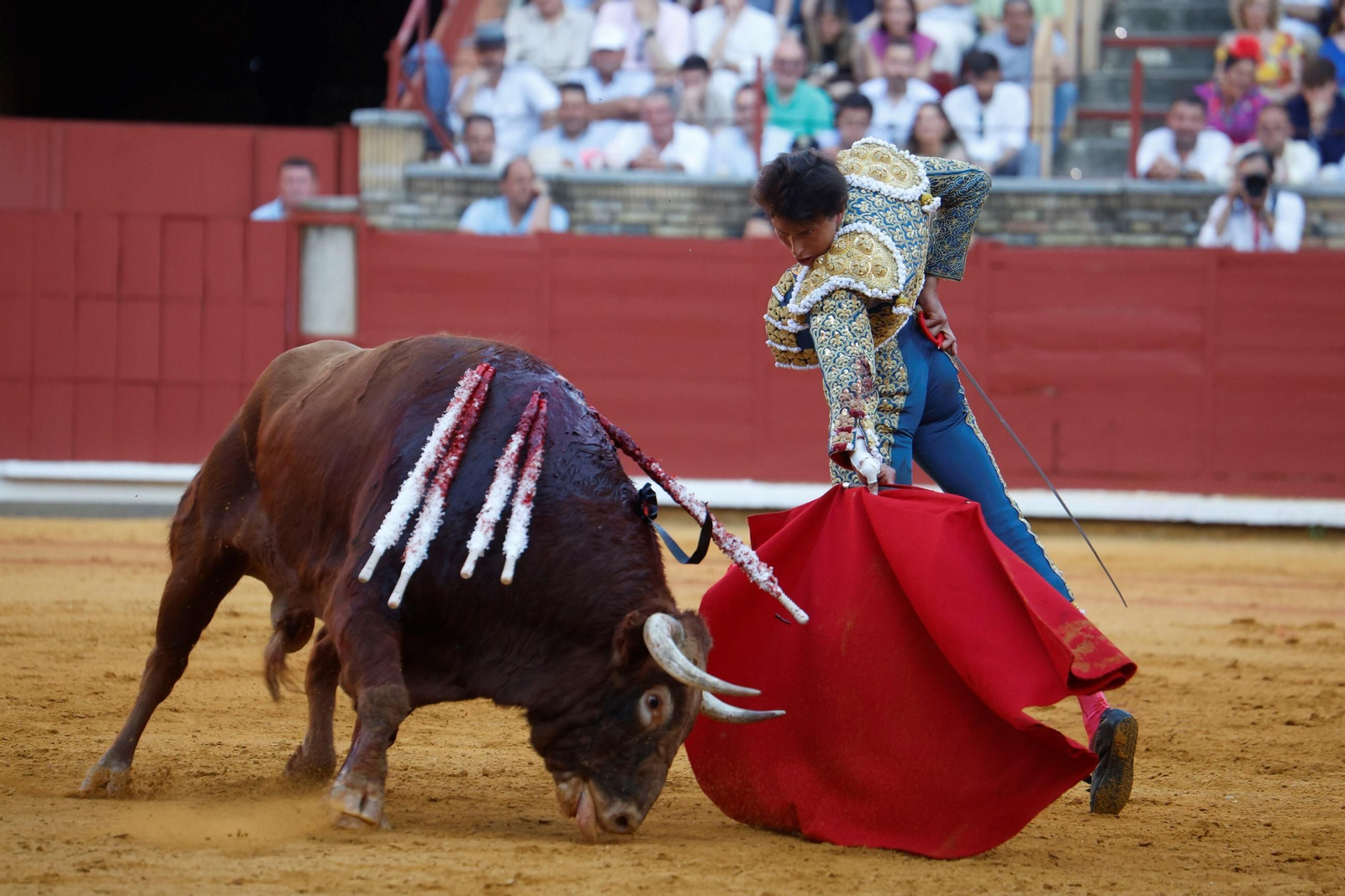 Manuel Román, Juan Ortega y Roca Rey, en la plaza de toros de Córdoba