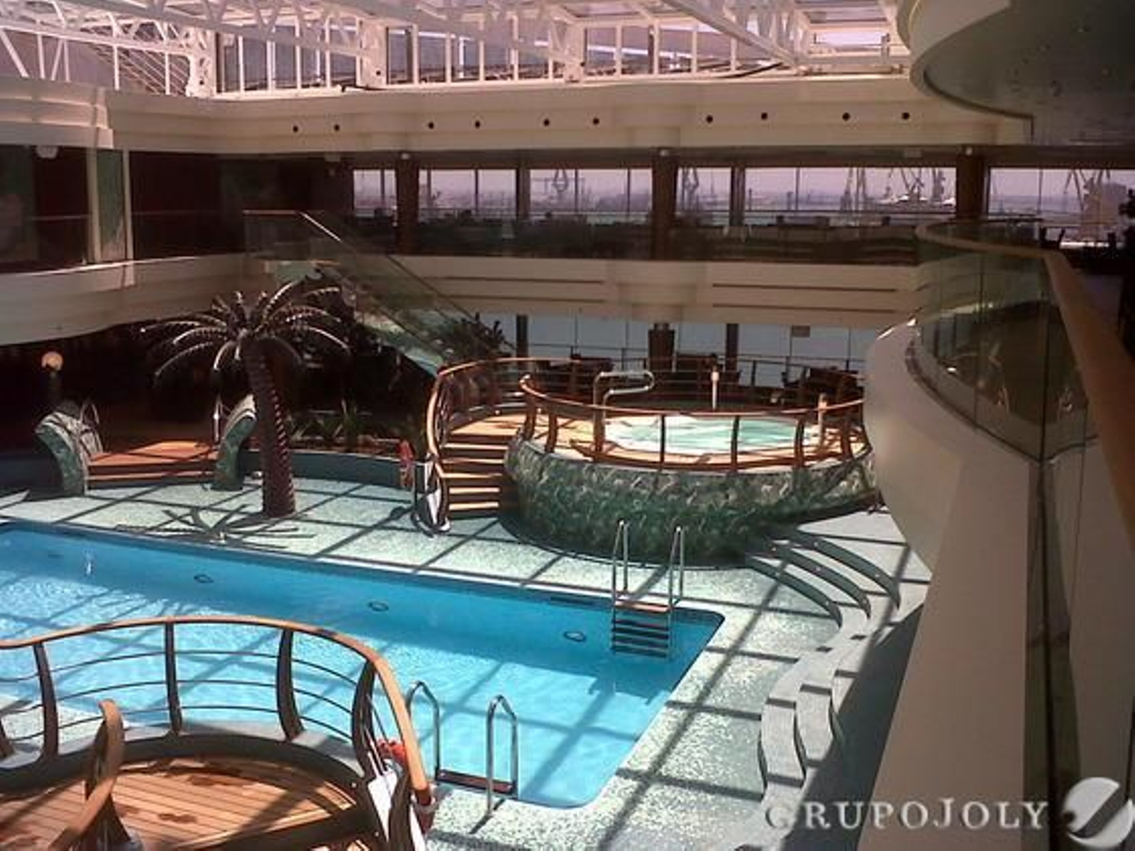 Una visita por el lujoso crucero MSC Divina en su preinauguración en Cádiz.

Foto: Sara Mancera