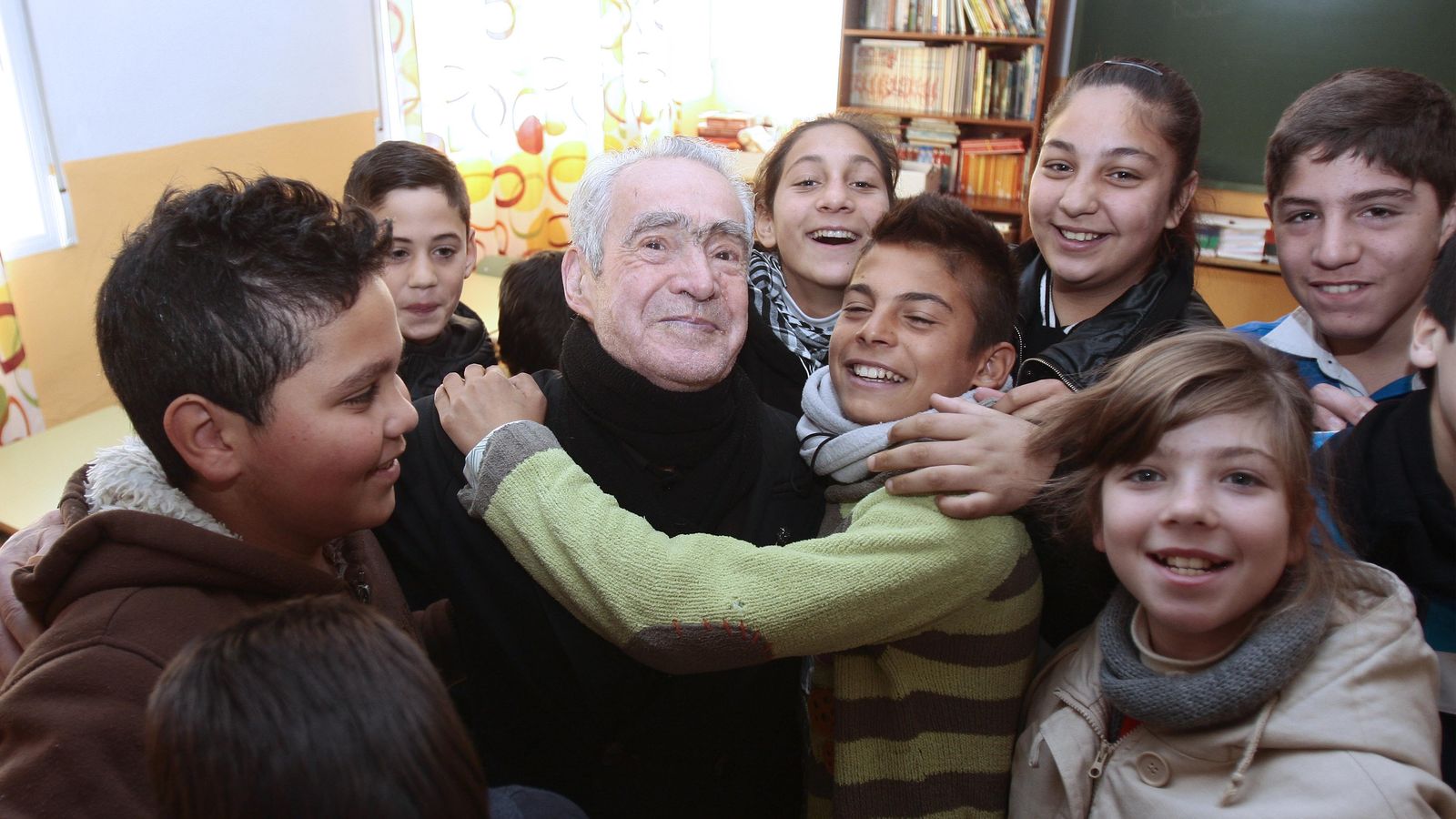 El limosnero con los niños