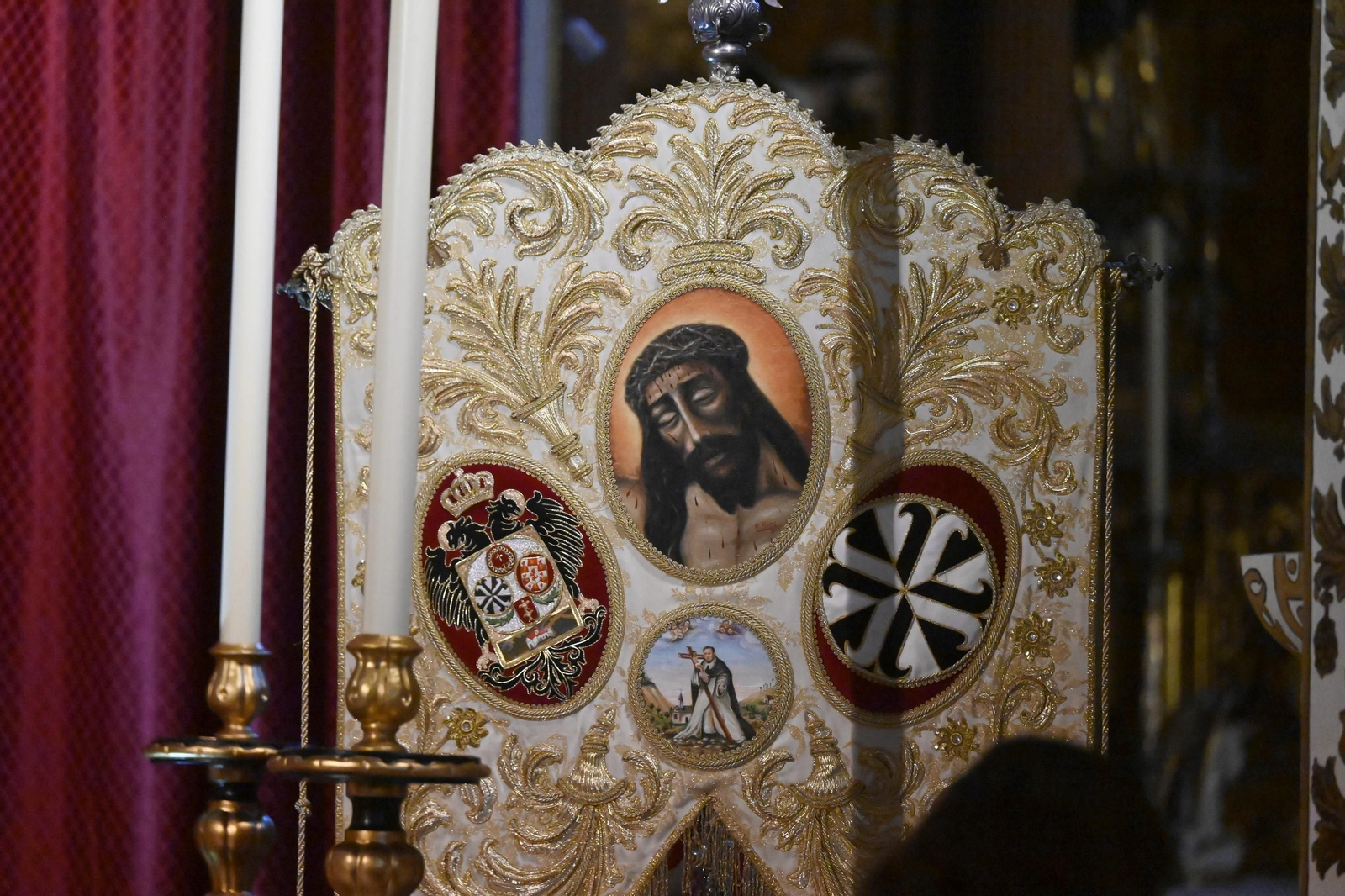 Las mejores fotos del acto de veneración en San Agustín al Cristo de San Álvaro de Córdoba