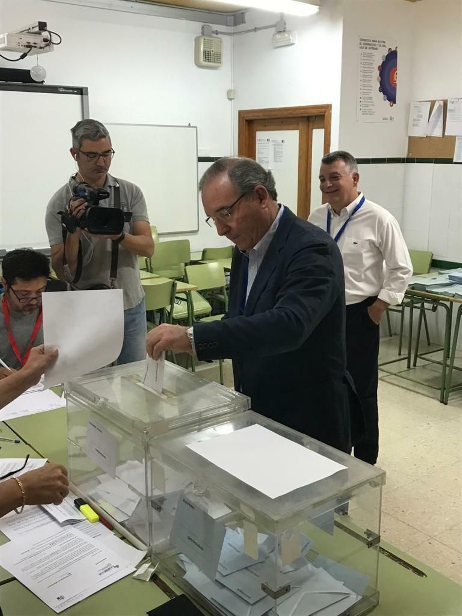 Delgado Bonilla ofrece dos años de Alcaldía al PSOE en Vélez-Málaga.