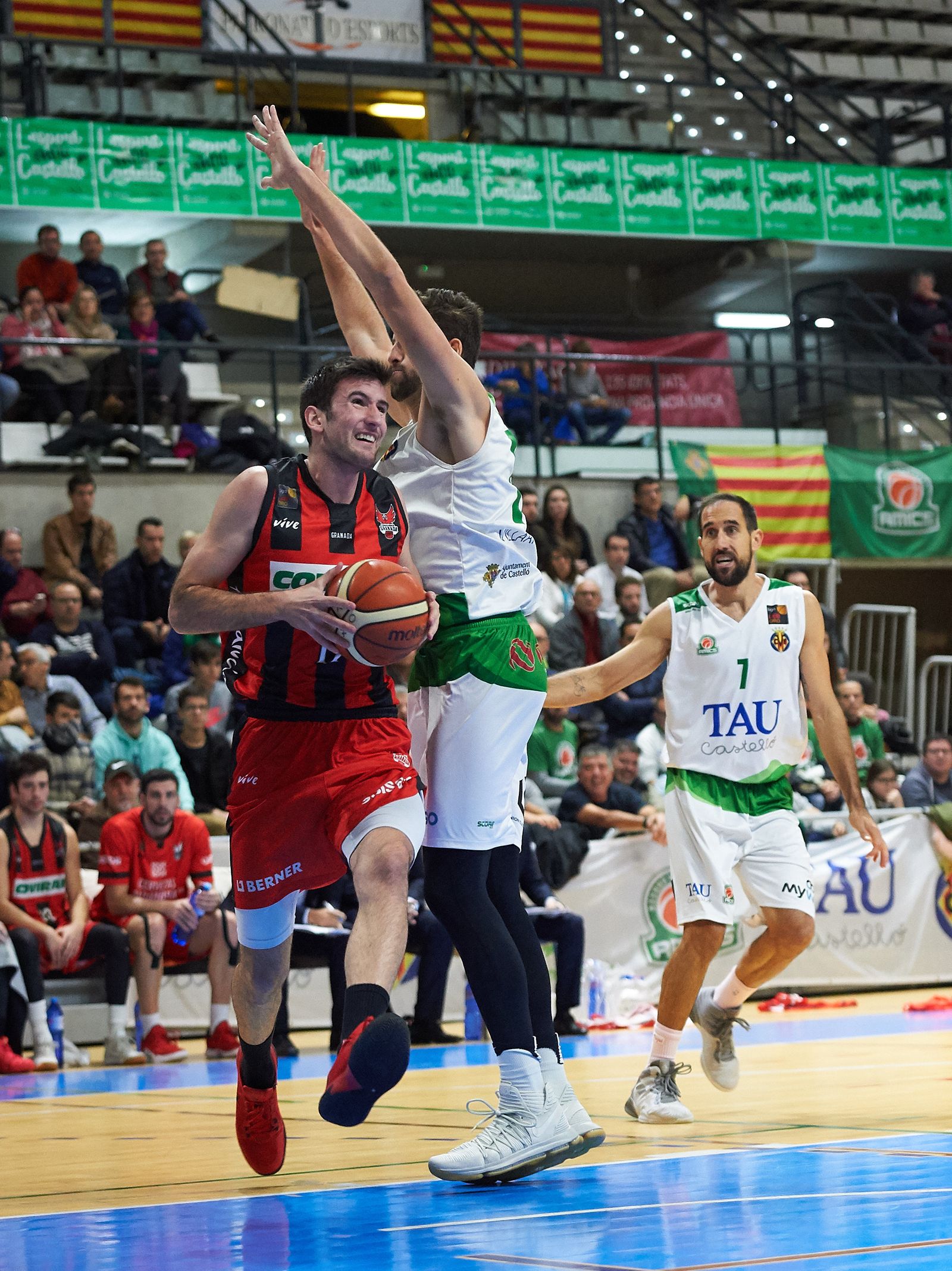 Joan Pardina lleva varios partidos jugando con molestias.