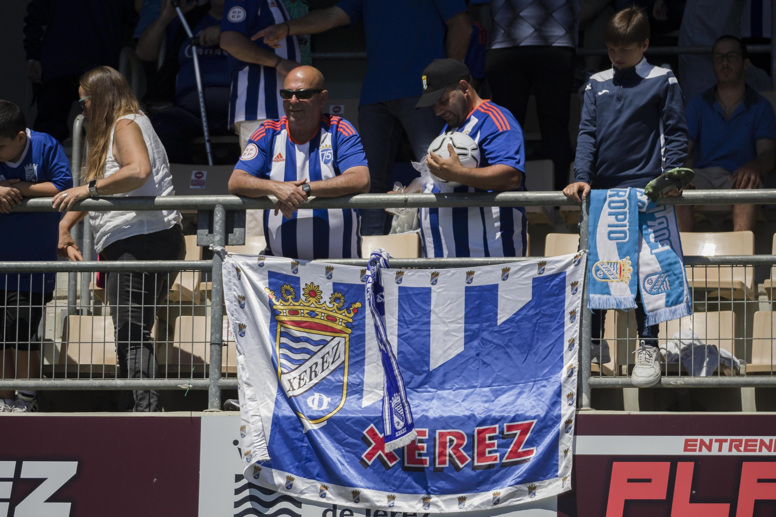 Pedro Pacheco viendo el Xerez CD - Atlético Espeleño en Chapín