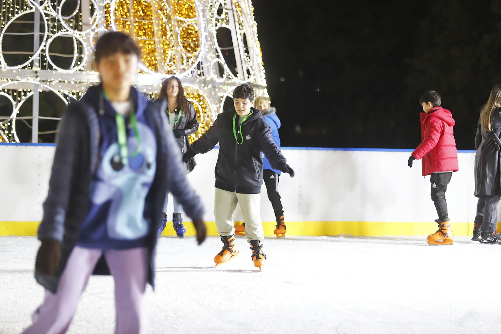 Imágenes de la pista de hielo en Isla Chica por Navidad