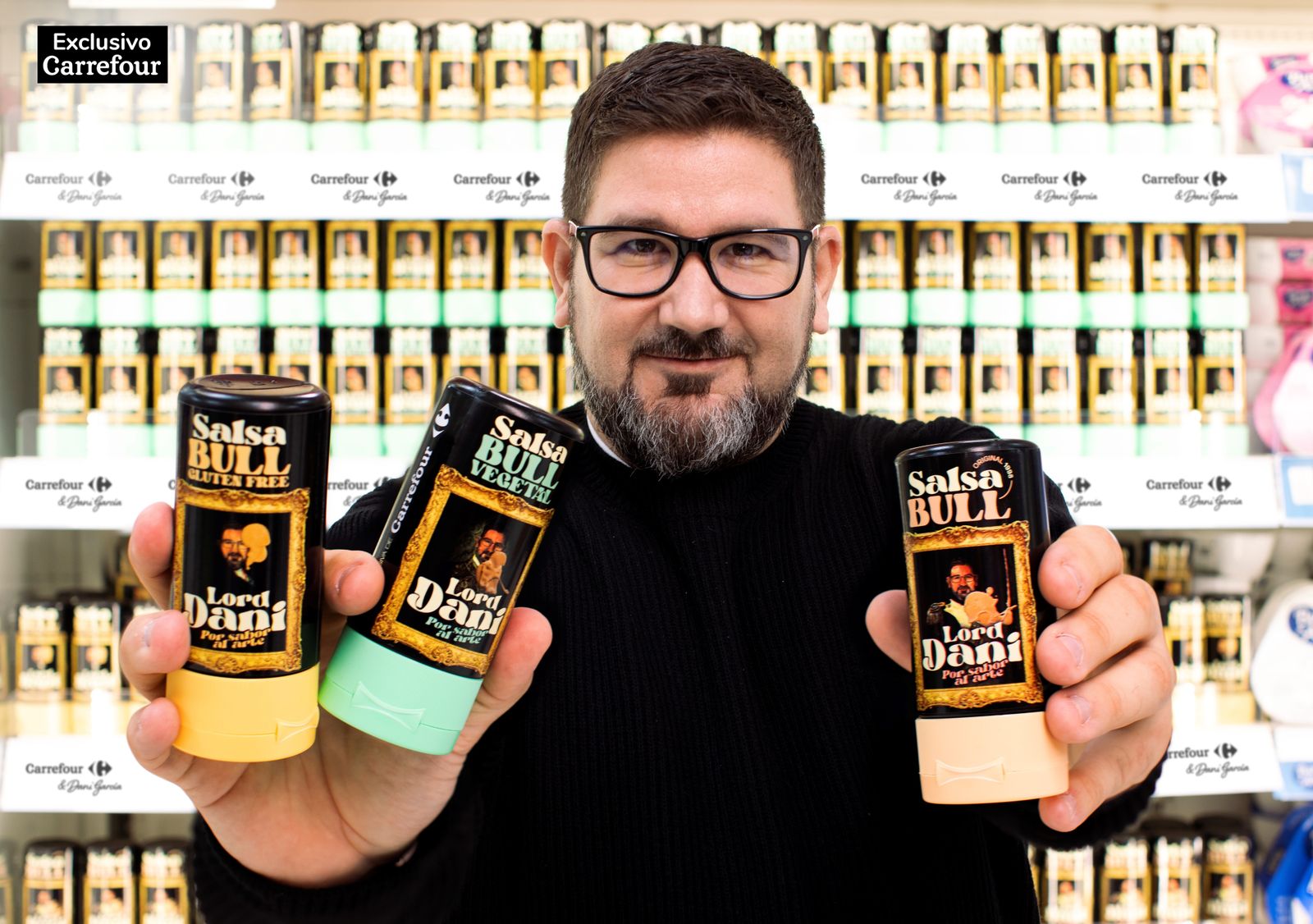 Dani García con su salsa Bull en los lineales de Carrefour.