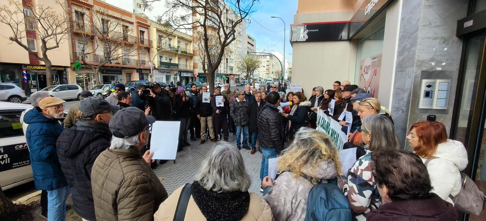 Una imagen de la concentración de la APDHA por la muerte de dos personas sin hogar en Cádiz.
