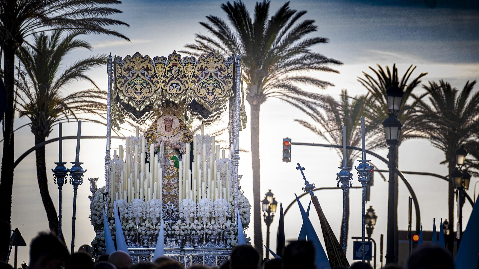 Imágenes de la salida de El Huerto en la Semana Santa de Cádiz 2025